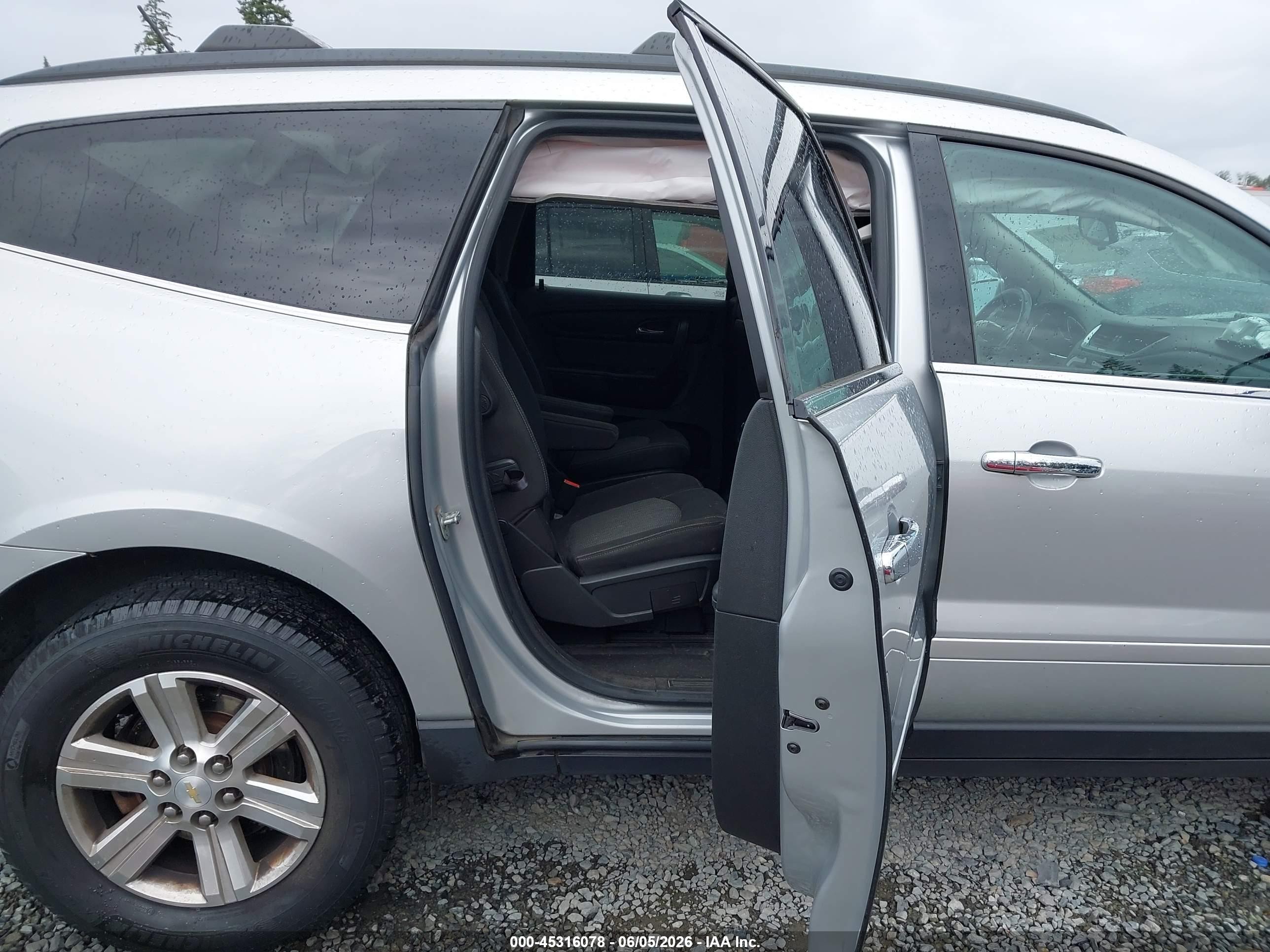 2014 Chevrolet Traverse 1lt Silver vin: 1GNKVGKD8EJ367174