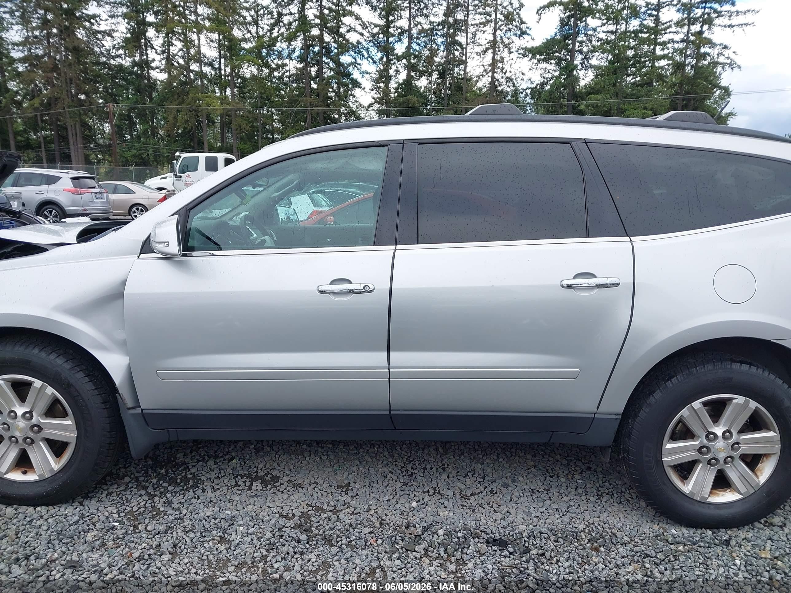 2014 Chevrolet Traverse 1lt Silver vin: 1GNKVGKD8EJ367174