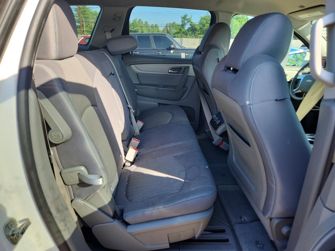 2015 Chevrolet Traverse Lt White vin: 1GNKVGKD8FJ216188