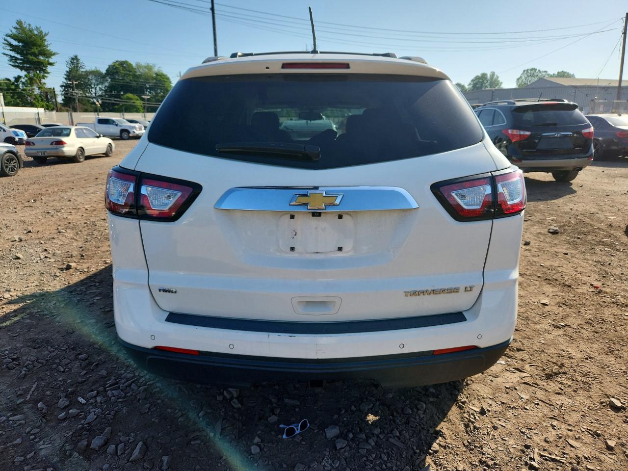 2015 Chevrolet Traverse Lt White vin: 1GNKVGKD8FJ216188