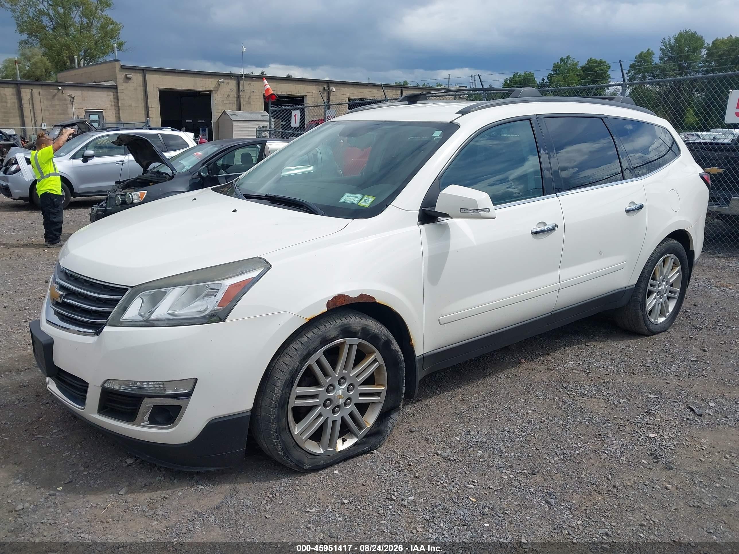 2015 Chevrolet Traverse Lt White vin: 1GNKVGKD8FJ253340