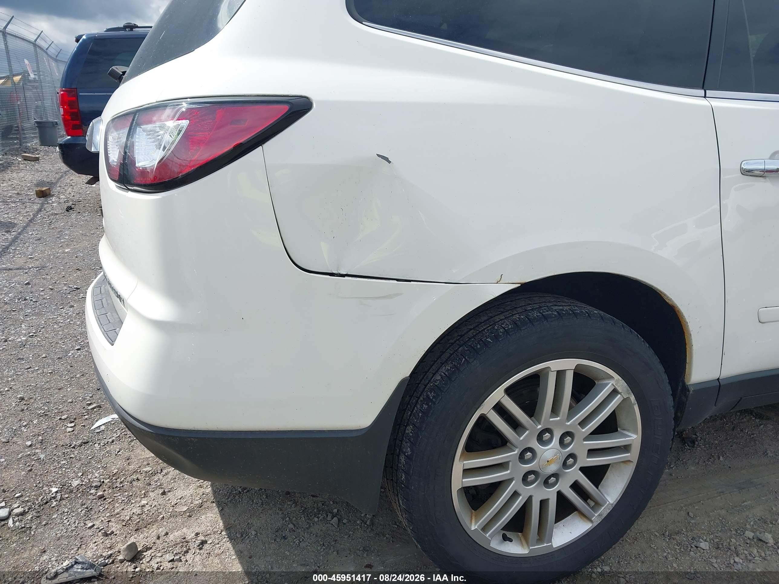 2015 Chevrolet Traverse Lt White vin: 1GNKVGKD8FJ253340