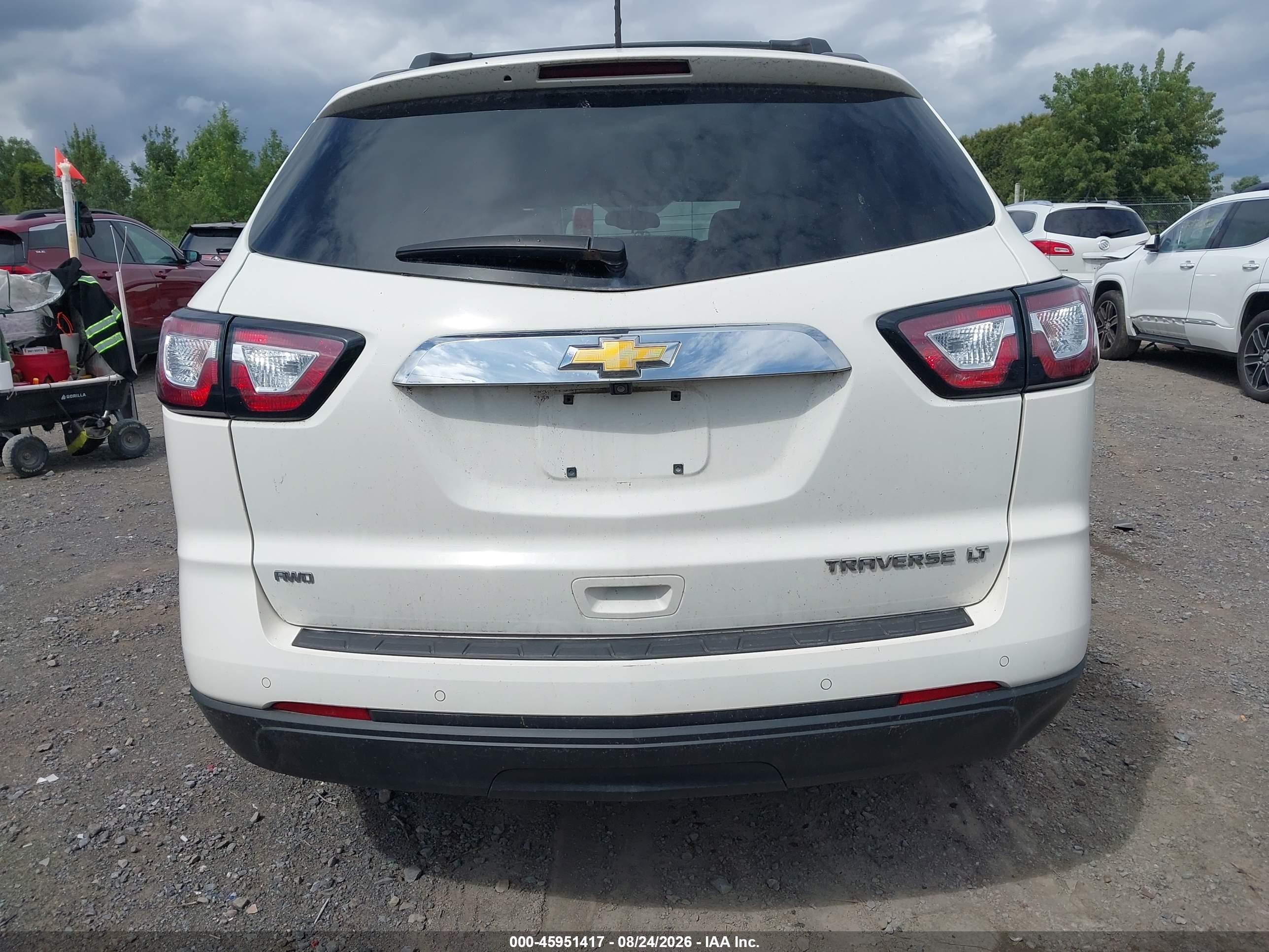 2015 Chevrolet Traverse Lt White vin: 1GNKVGKD8FJ253340