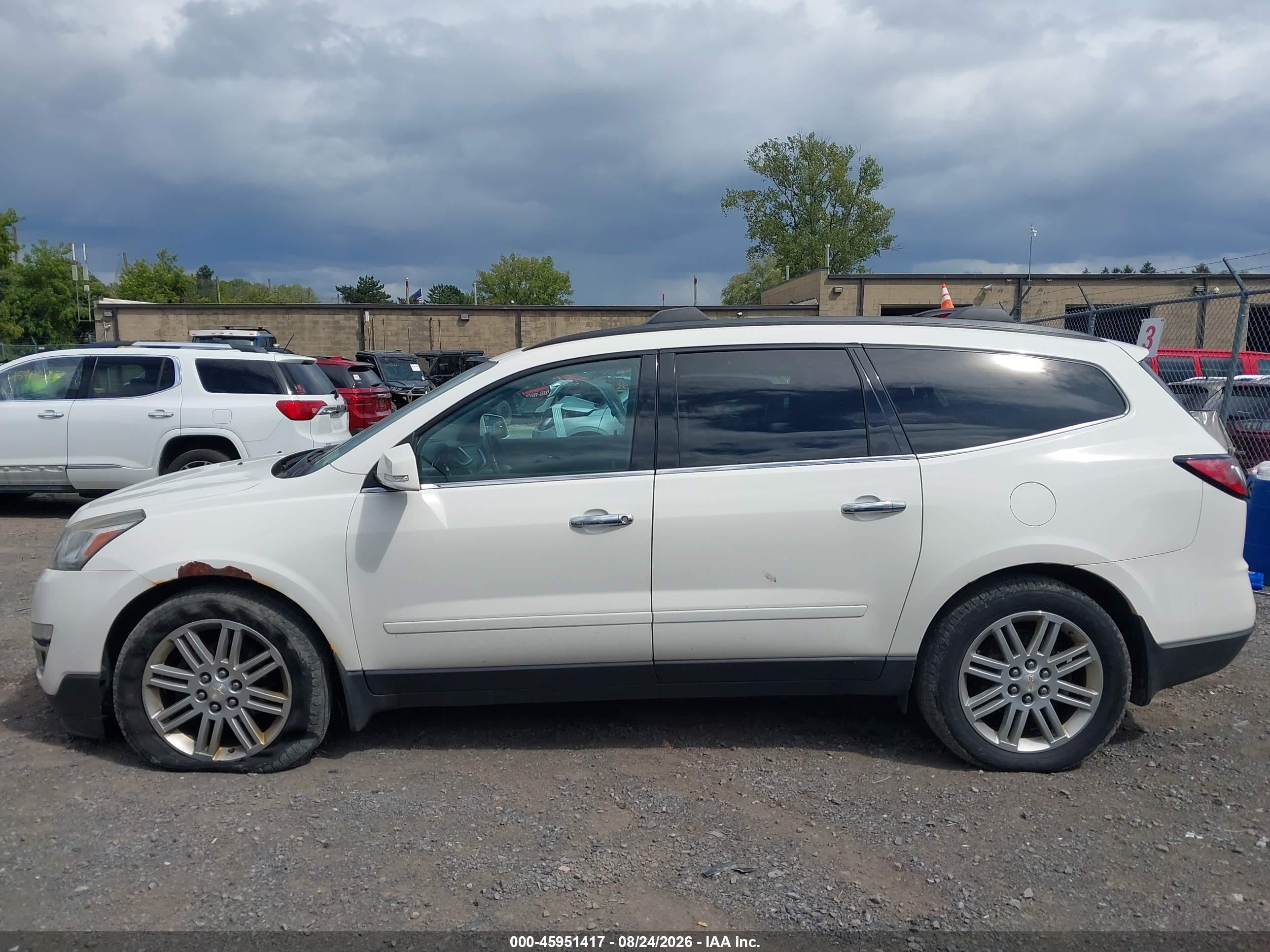2015 Chevrolet Traverse Lt White vin: 1GNKVGKD8FJ253340
