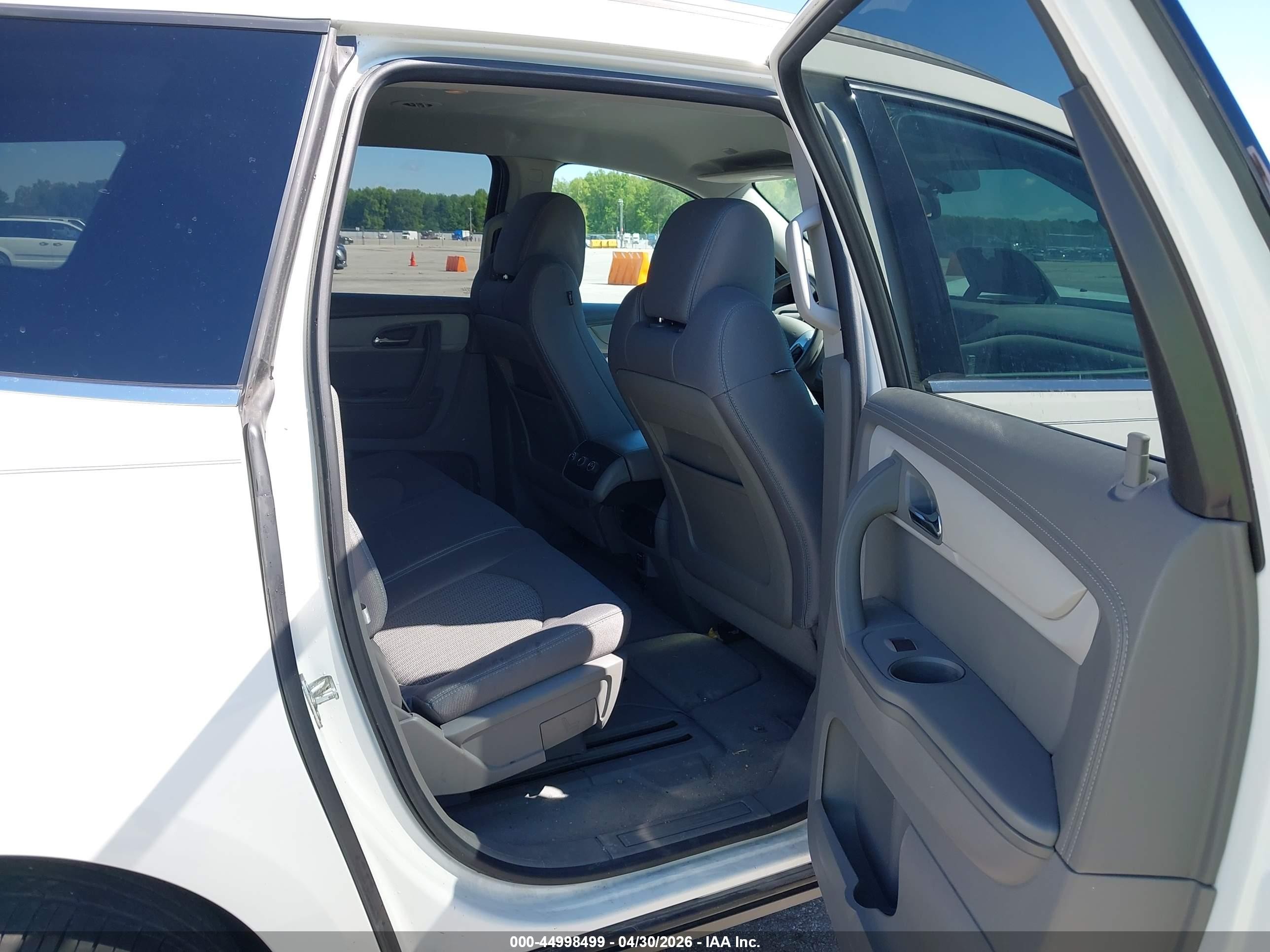 2015 Chevrolet Traverse 1lt White vin: 1GNKVGKD8FJ314864