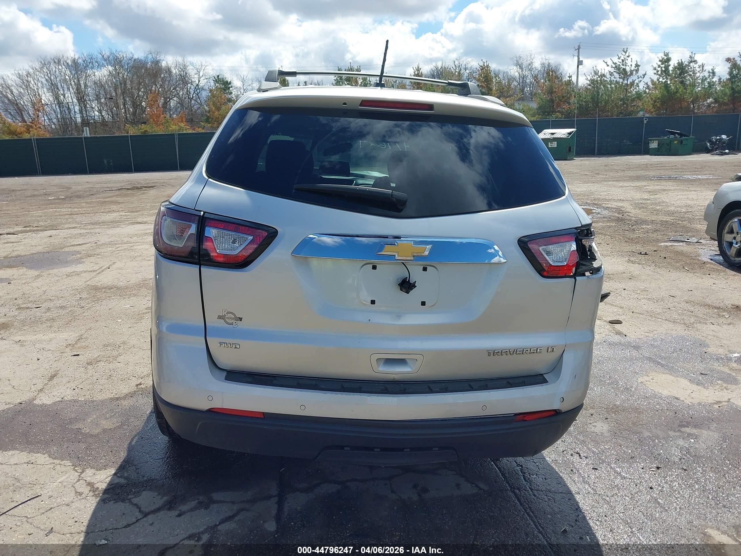 2013 Chevrolet Traverse 1lt Silver vin: 1GNKVGKD9DJ117618