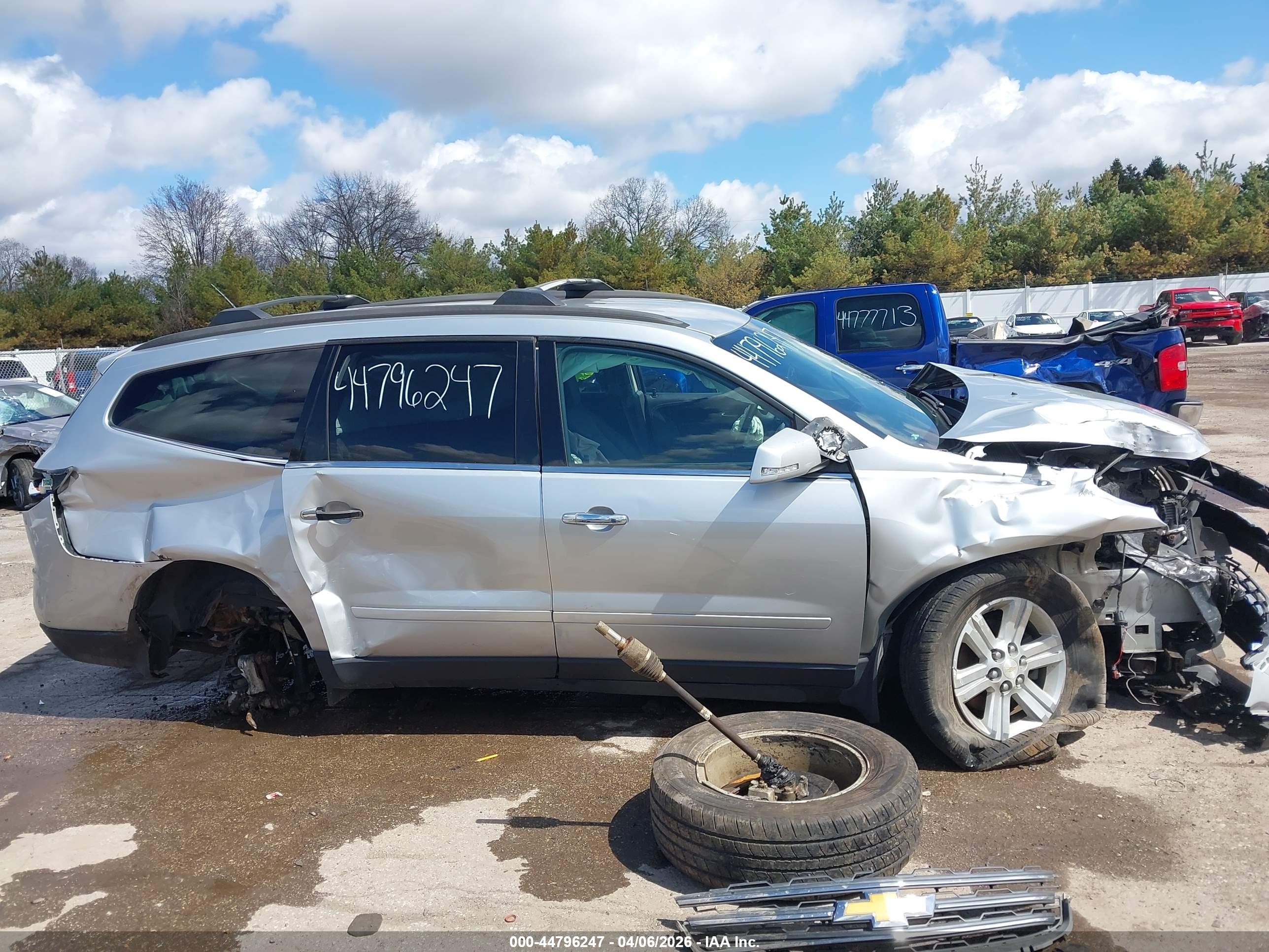 2013 Chevrolet Traverse 1lt Silver vin: 1GNKVGKD9DJ117618