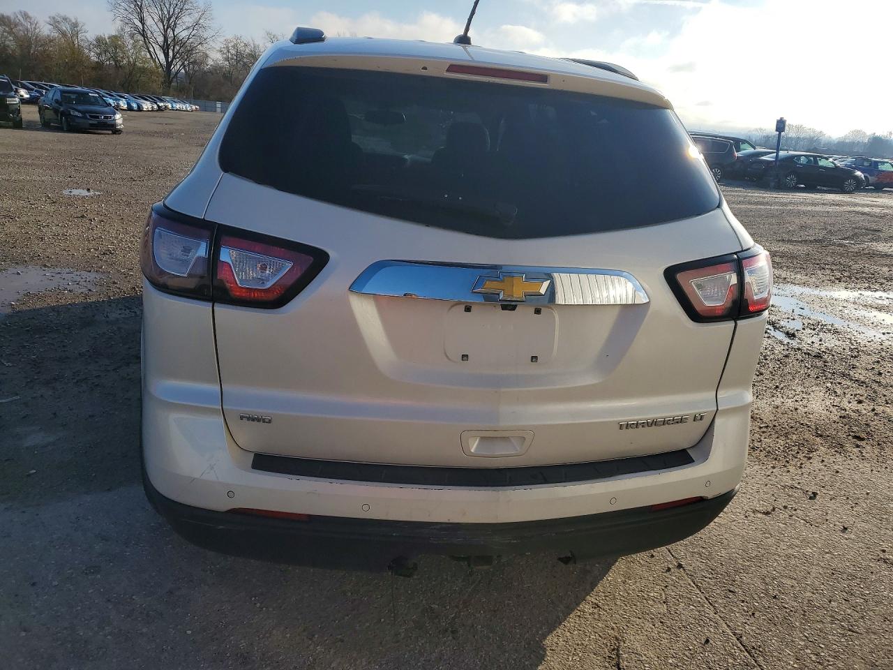2015 Chevrolet Traverse Lt White vin: 1GNKVGKDXFJ324196