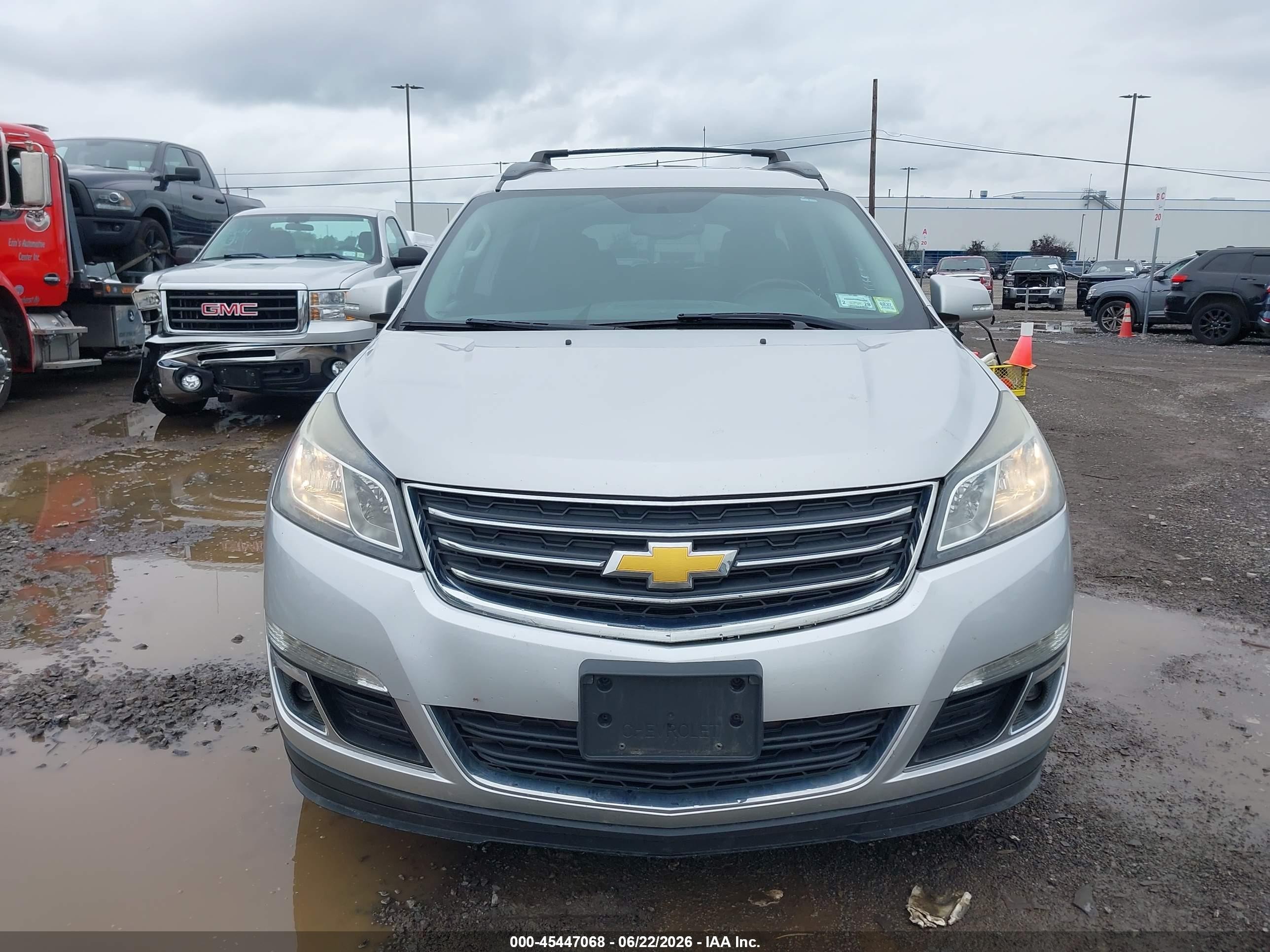 2015 Chevrolet Traverse Lt Silver vin: 1GNKVHKD2FJ118893