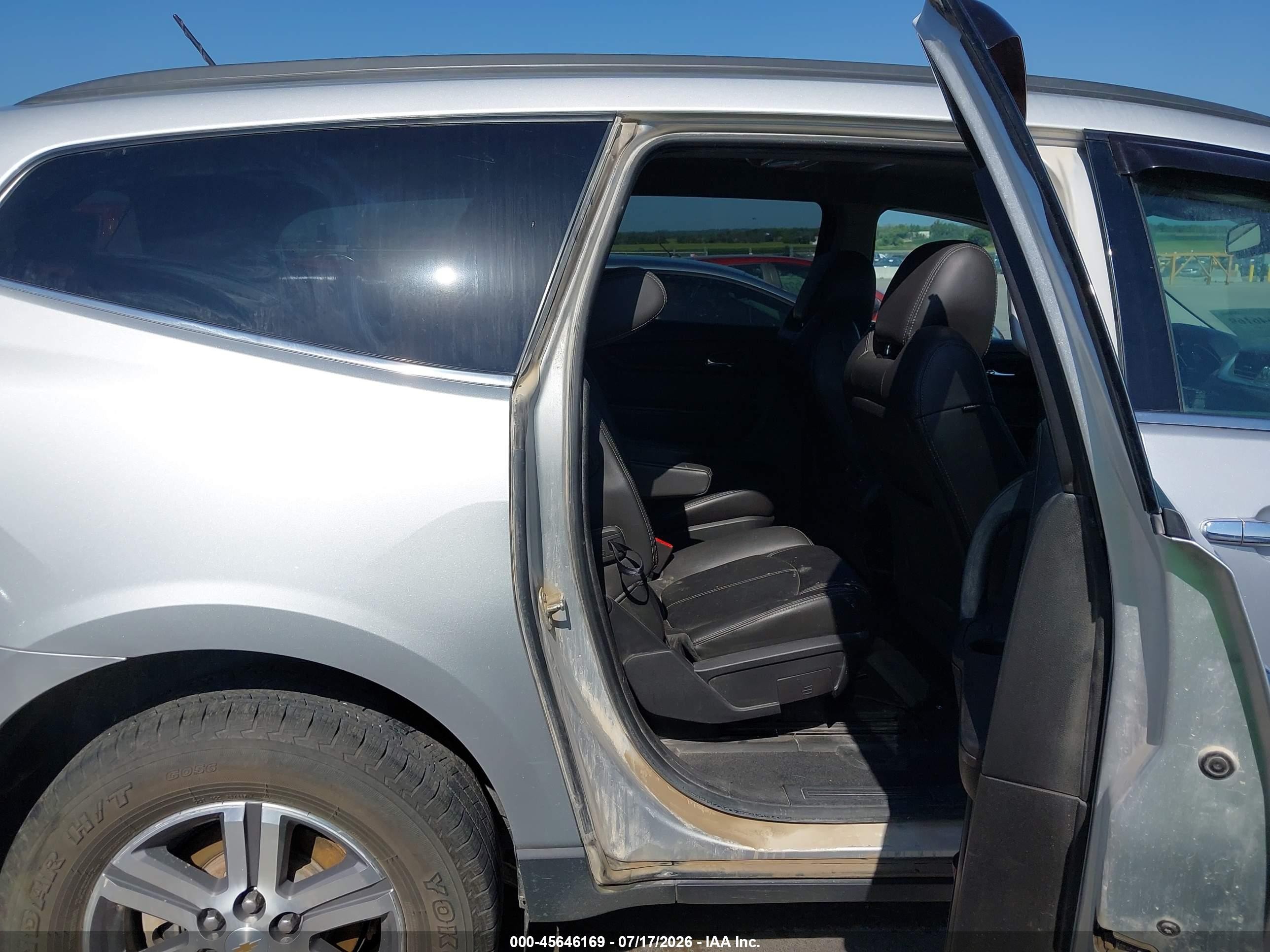 2015 Chevrolet Traverse Lt Silver vin: 1GNKVHKD2FJ390232