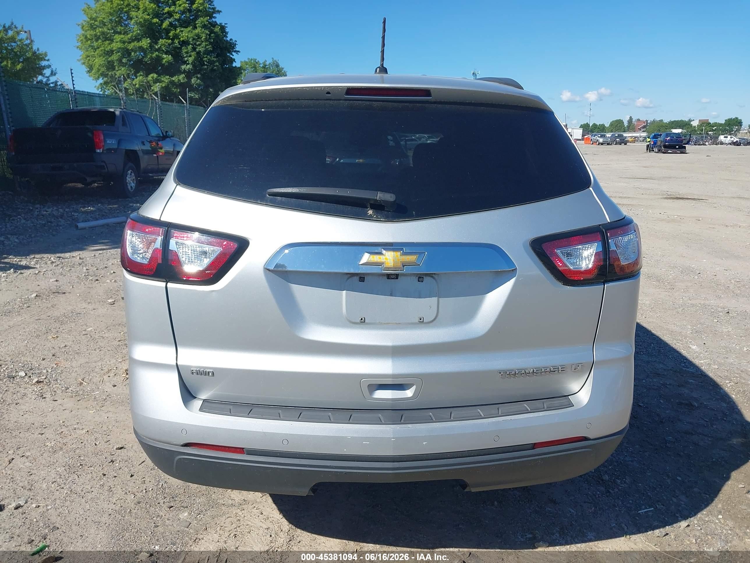 2015 Chevrolet Traverse Lt Silver vin: 1GNKVHKD3FJ257740