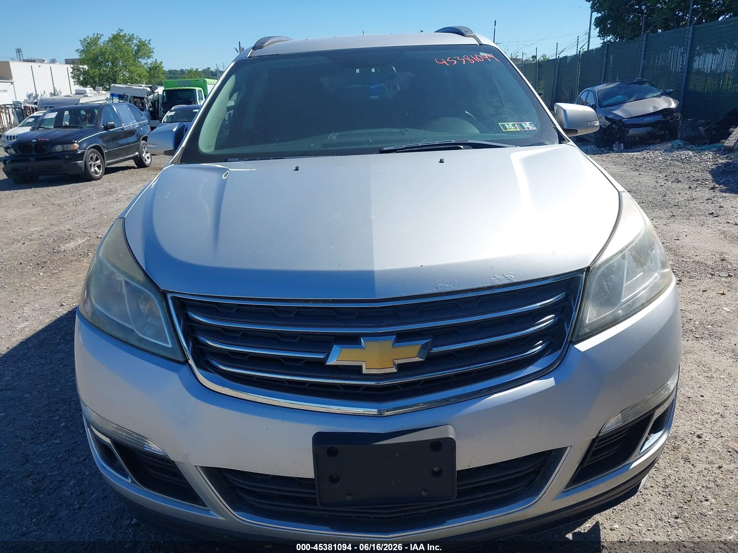 2015 Chevrolet Traverse Lt Silver vin: 1GNKVHKD3FJ257740