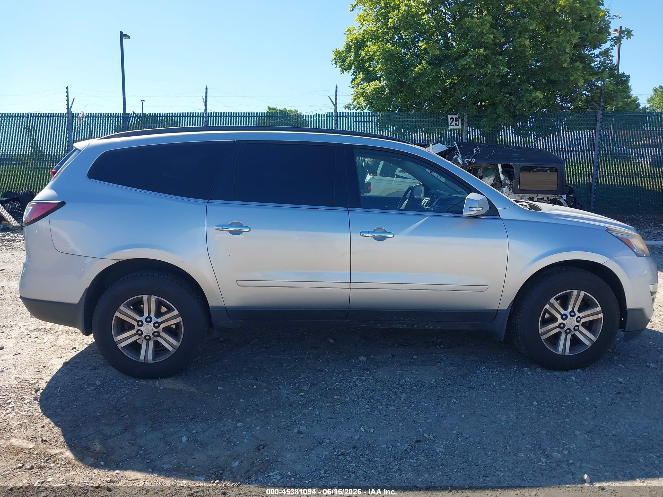2015 Chevrolet Traverse Lt Silver vin: 1GNKVHKD3FJ257740