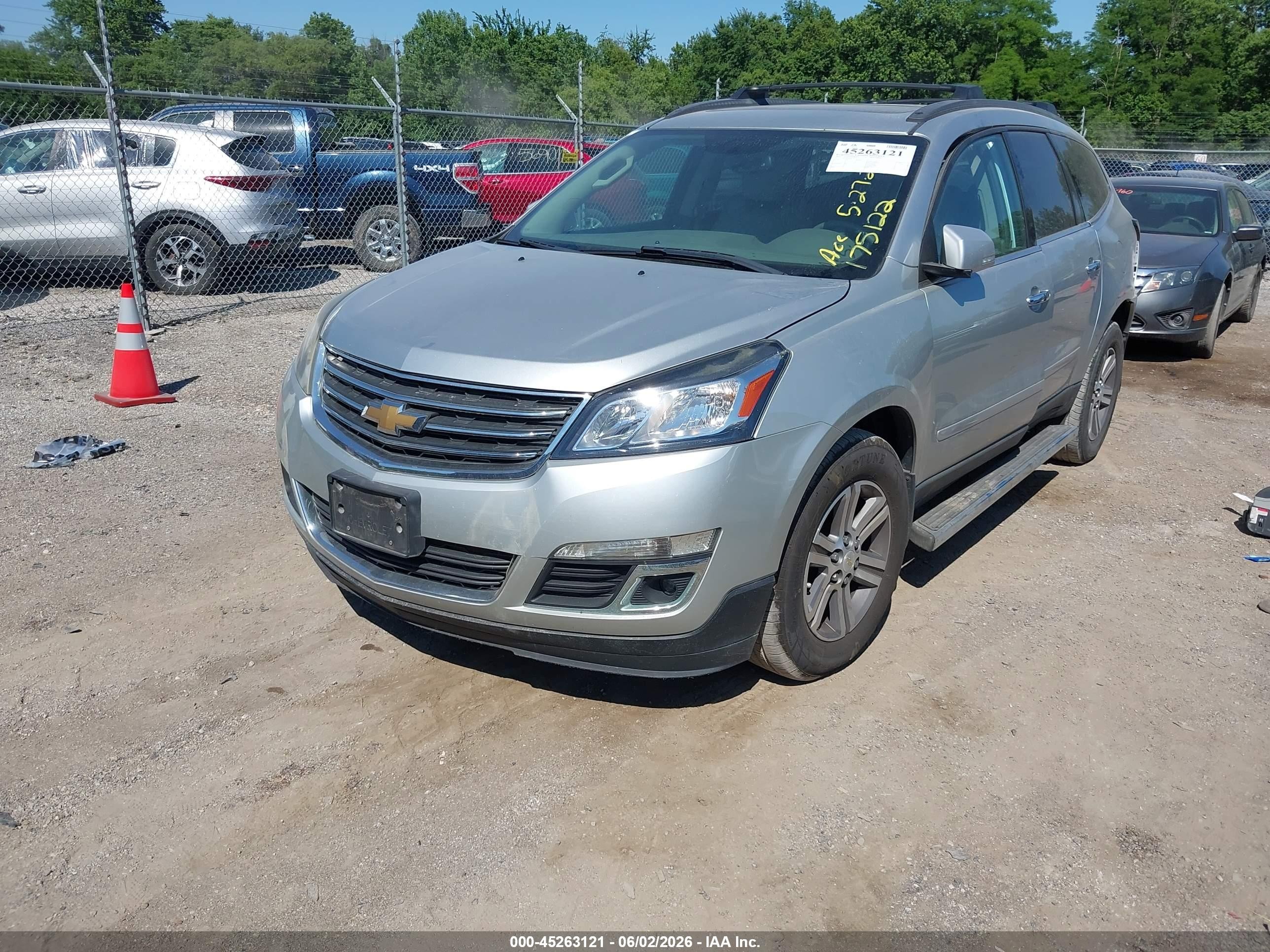 2015 Chevrolet Traverse 2lt Серебряный vin: 1GNKVHKD5FJ175122