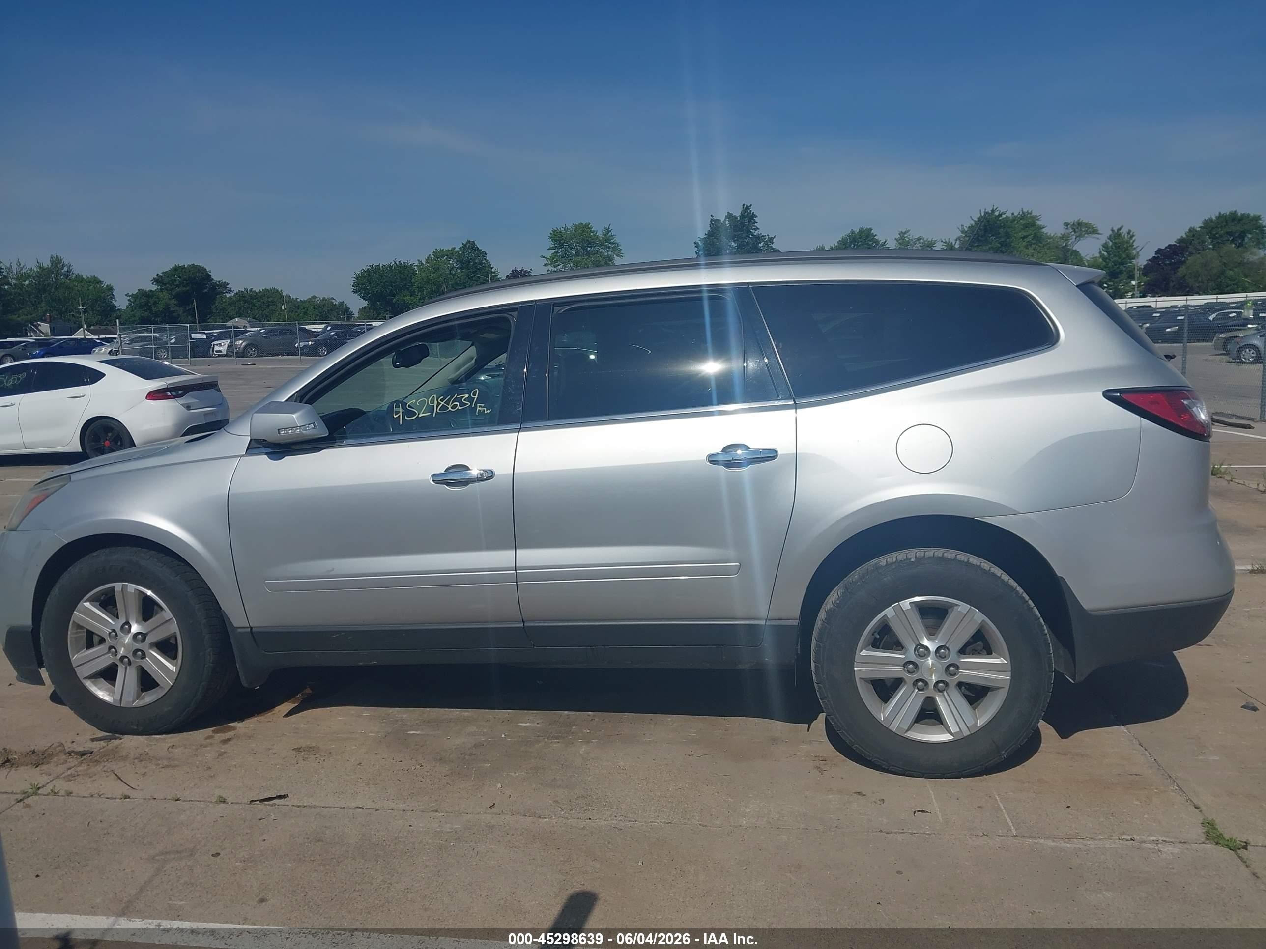 2014 Chevrolet Traverse 2lt Silver vin: 1GNKVHKD6EJ288575