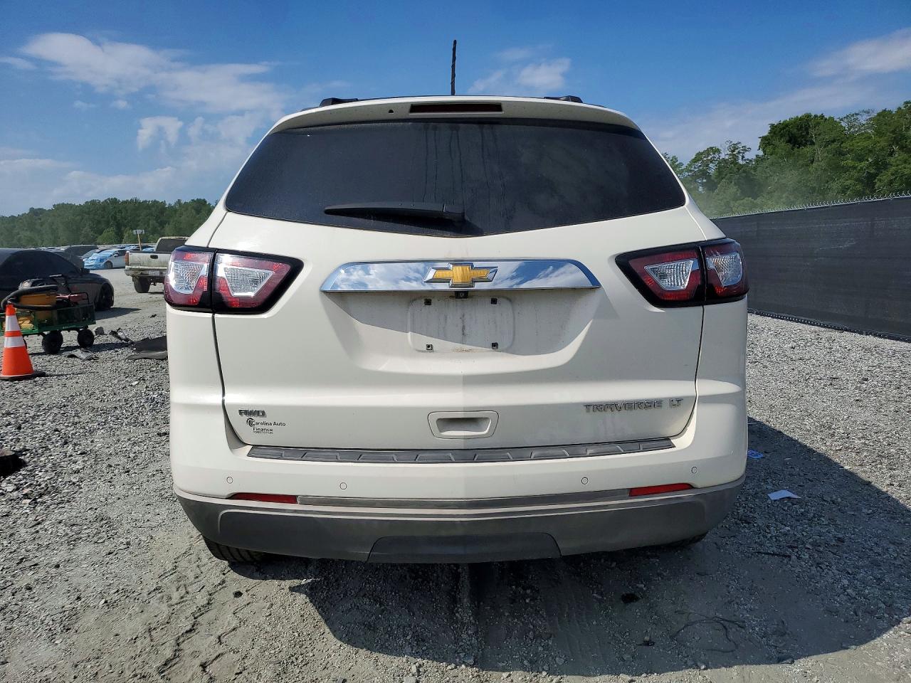 2015 Chevrolet Traverse Lt White vin: 1GNKVHKD8FJ130692