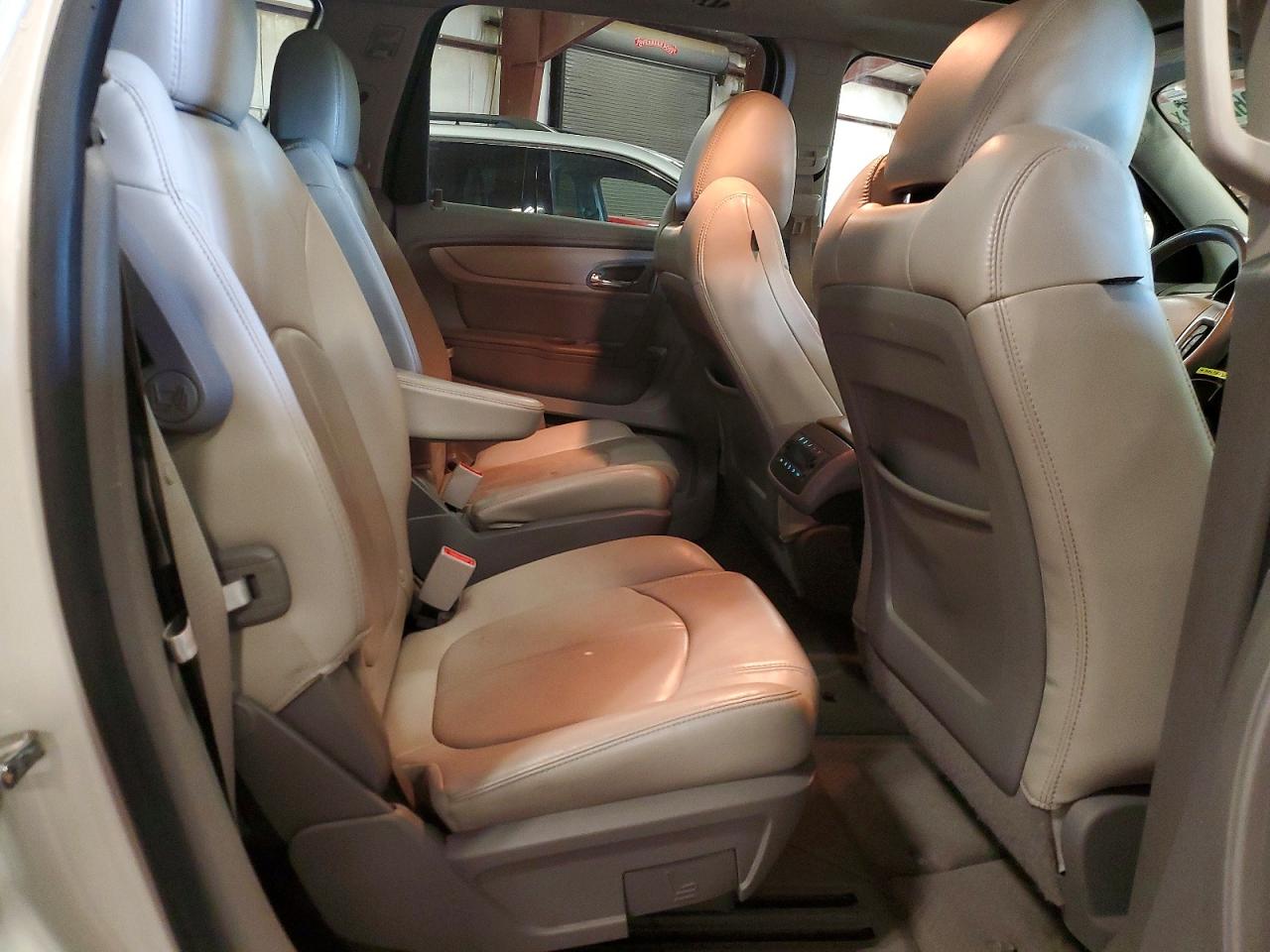 2015 Chevrolet Traverse Lt Белый vin: 1GNKVHKD8FJ133236
