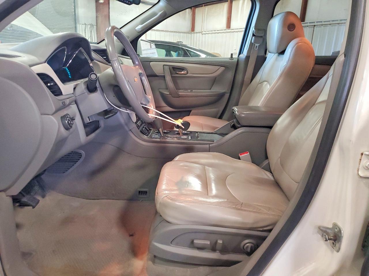 2015 Chevrolet Traverse Lt Белый vin: 1GNKVHKD8FJ133236