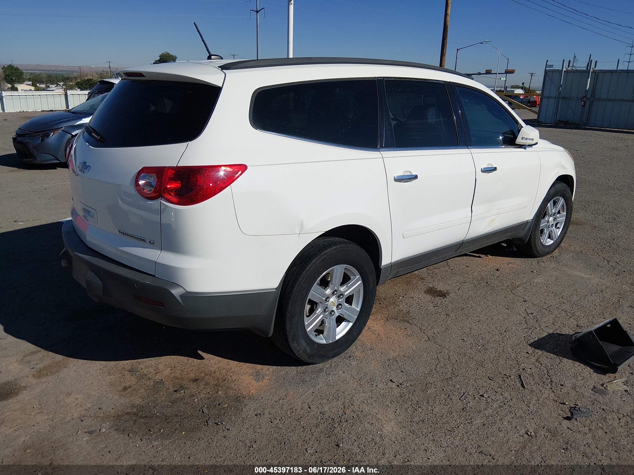 2012 Chevrolet Traverse Lt W/2lt White vin: 1GNKVJED5CJ326460