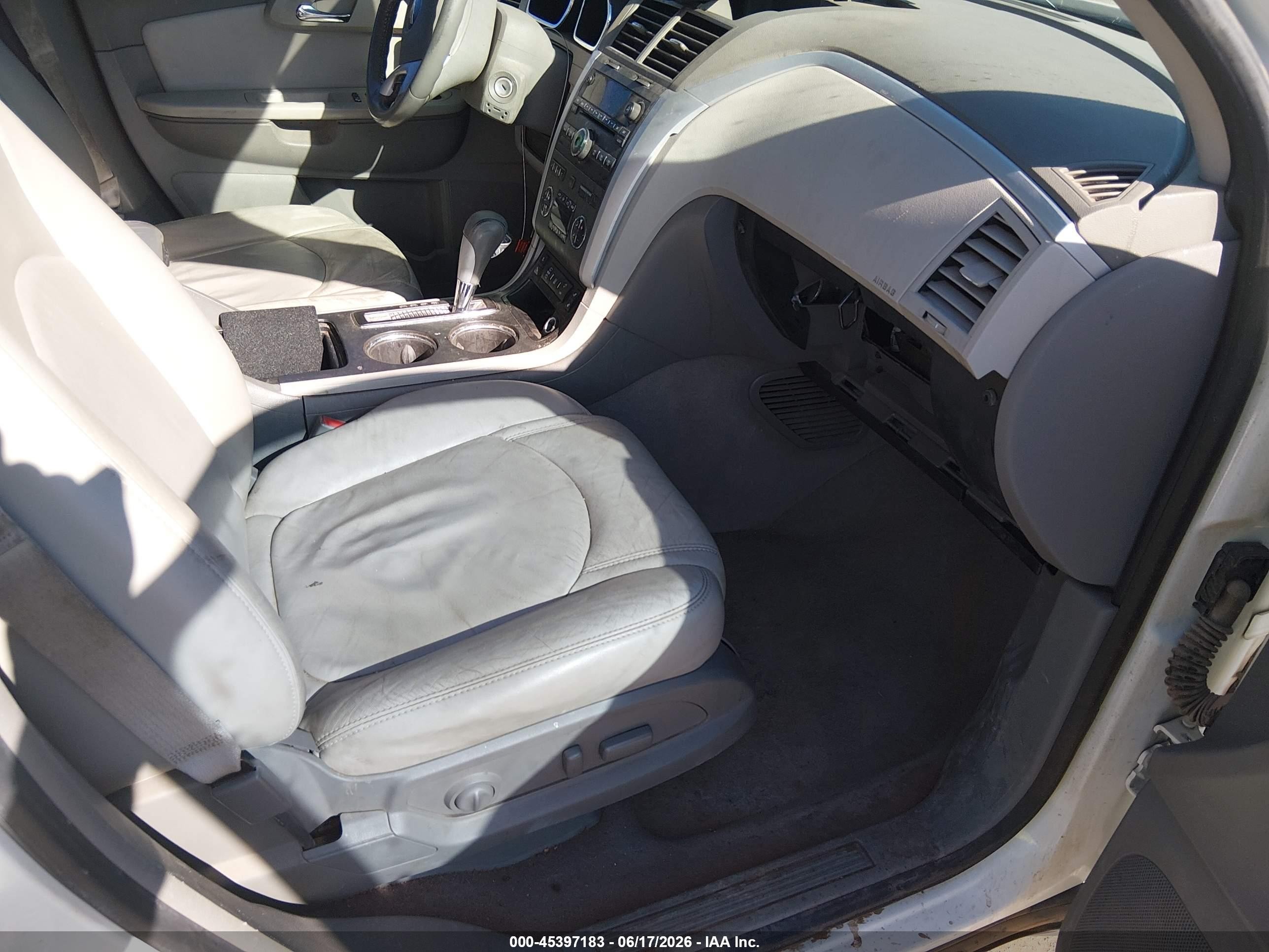 2012 Chevrolet Traverse Lt W/2lt White vin: 1GNKVJED5CJ326460