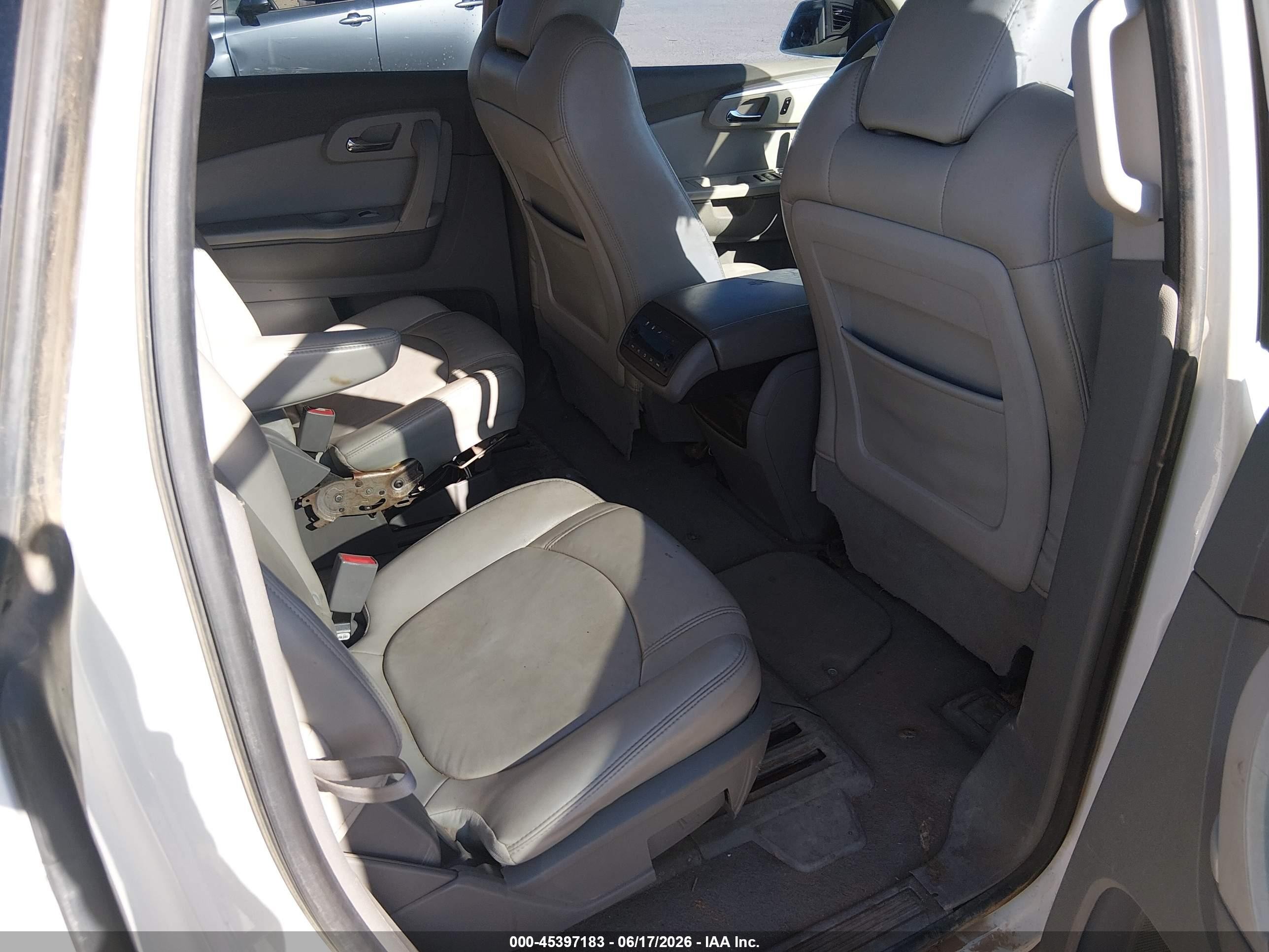 2012 Chevrolet Traverse Lt W/2lt White vin: 1GNKVJED5CJ326460