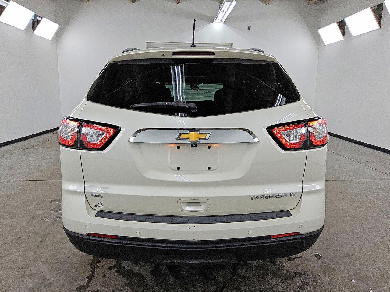 2013 Chevrolet Traverse Lt White vin: 1GNKVJKD0DJ189983