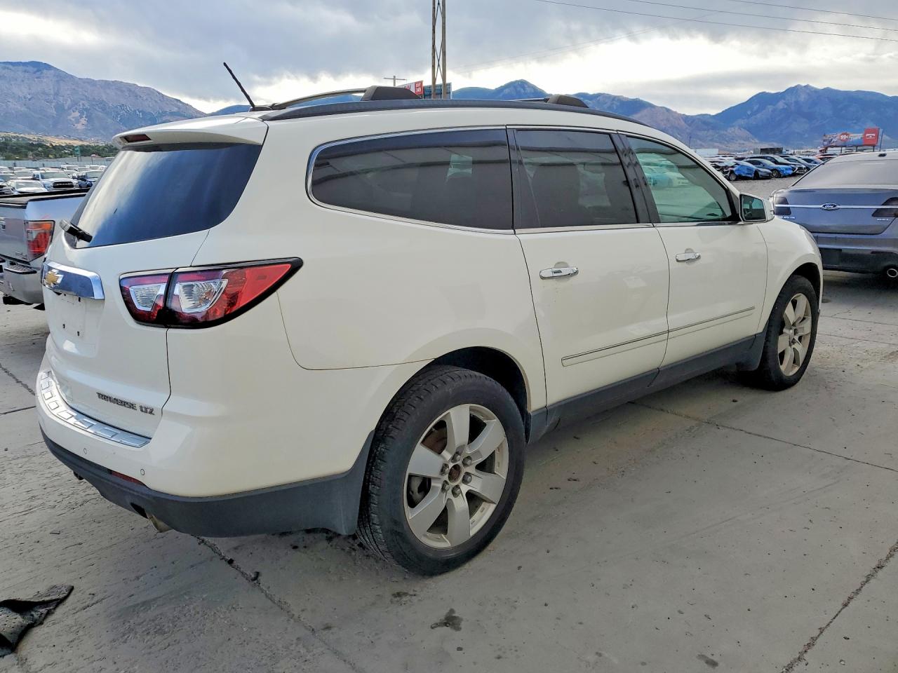 2014 Chevrolet Traverse Ltz White vin: 1GNKVJKDXEJ369621