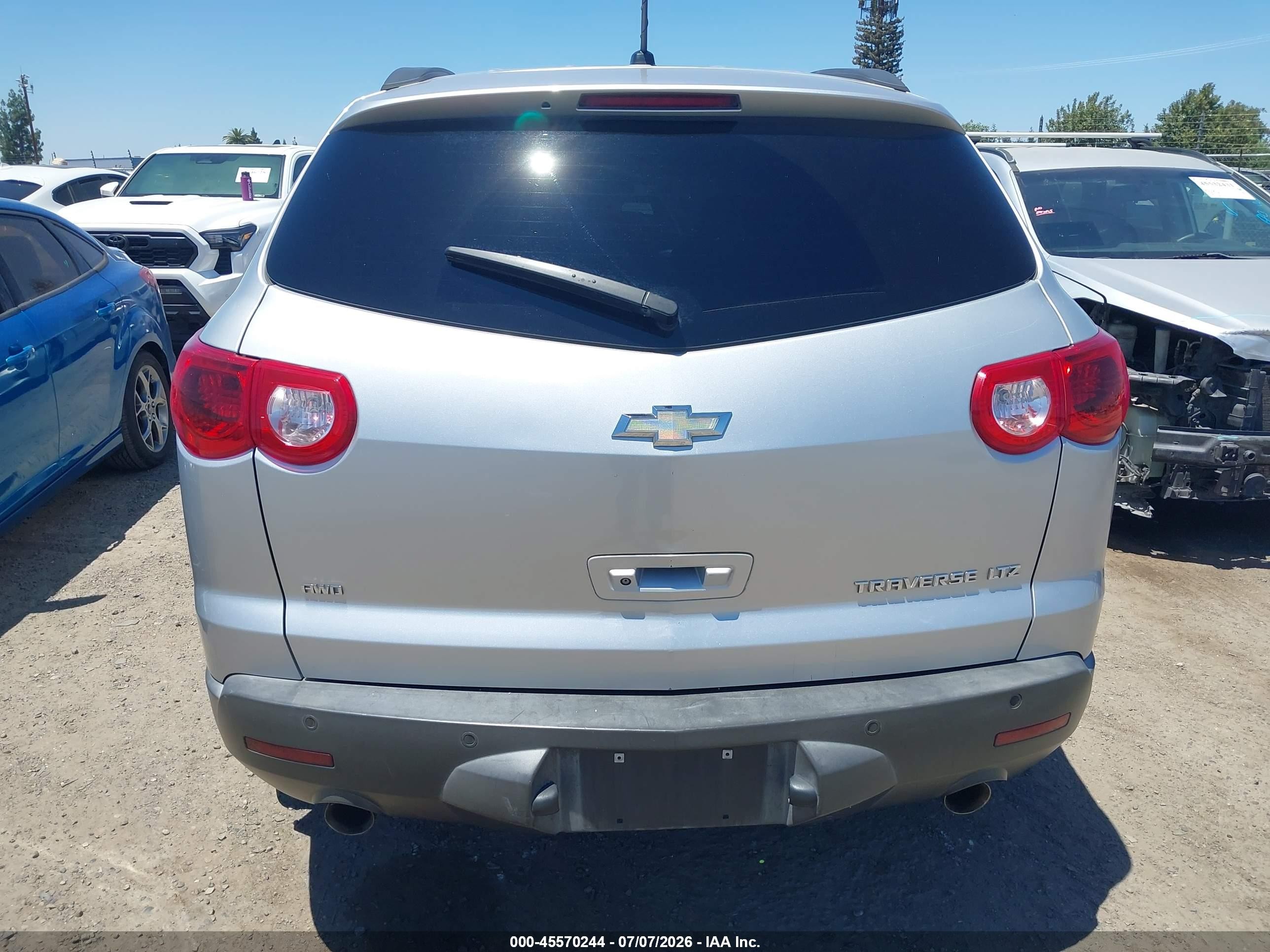 2012 Chevrolet Traverse Ltz Silver vin: 1GNKVLED0CJ102136