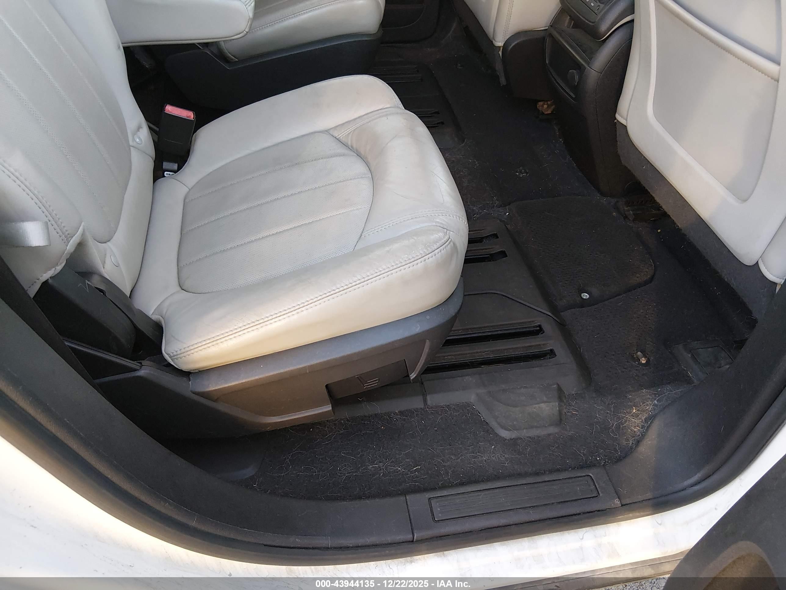 2011 Chevrolet Traverse Ltz White vin: 1GNKVLED9BJ204114