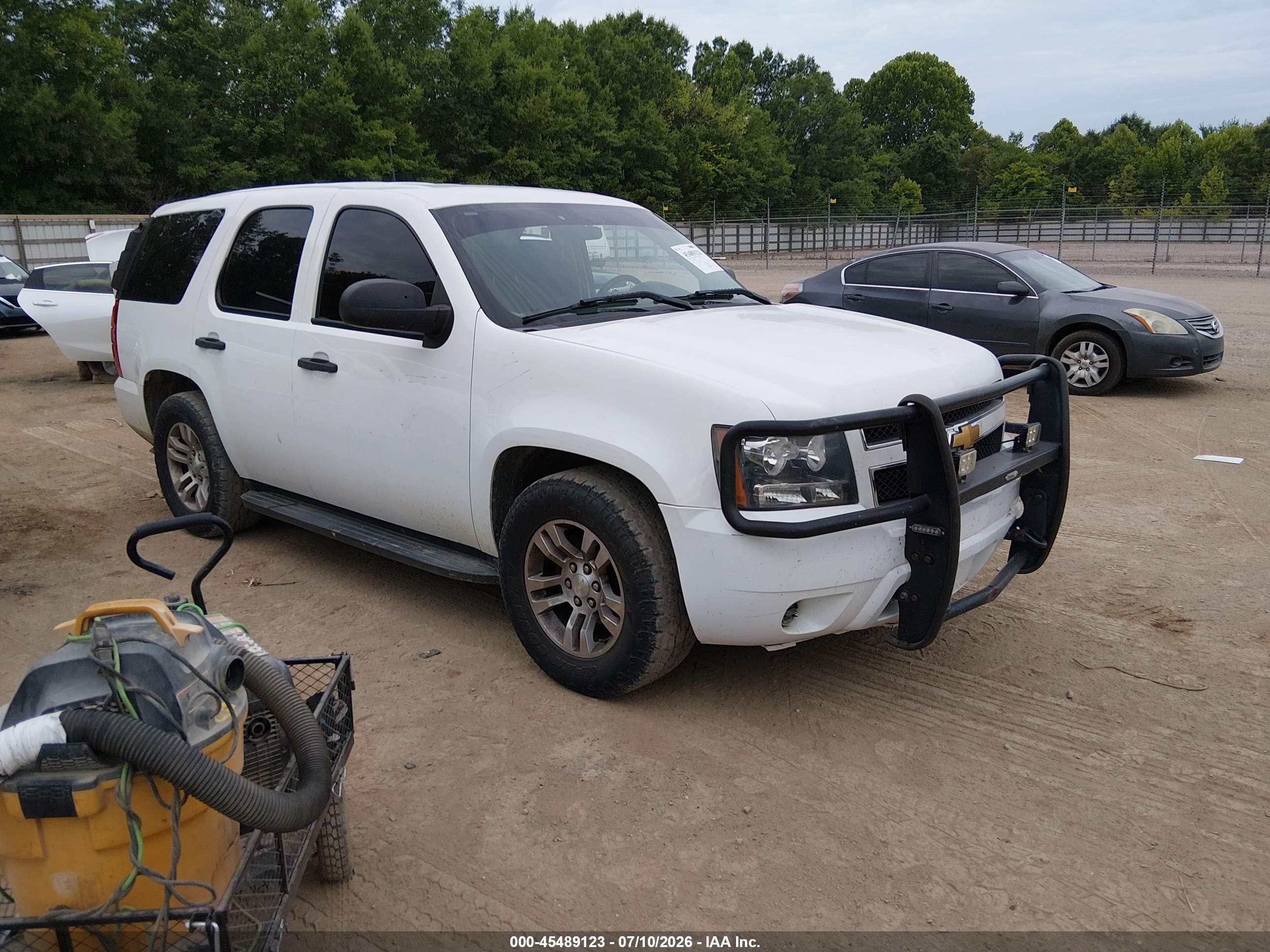 2013 Chevrolet Tahoe Commercial White vin: 1GNLC2E01DR369239