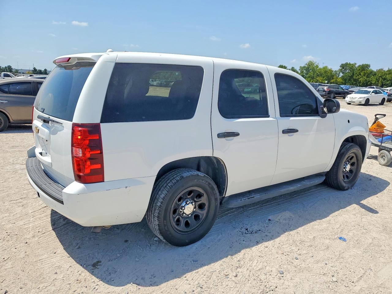 2013 Chevrolet Tahoe White vin: 1GNLC2E02DR213503