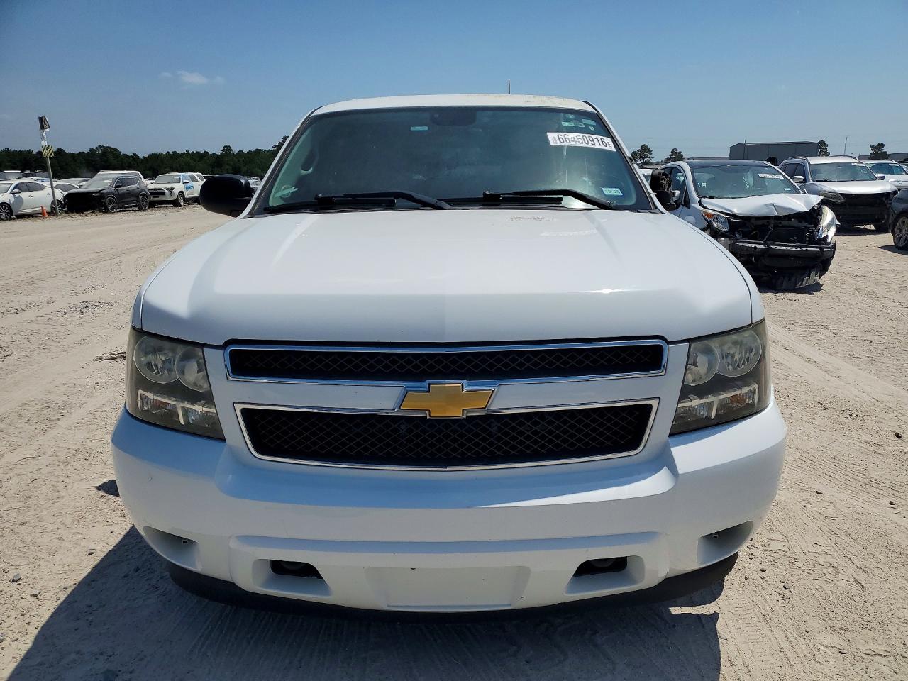 2013 Chevrolet Tahoe White vin: 1GNLC2E02DR213503