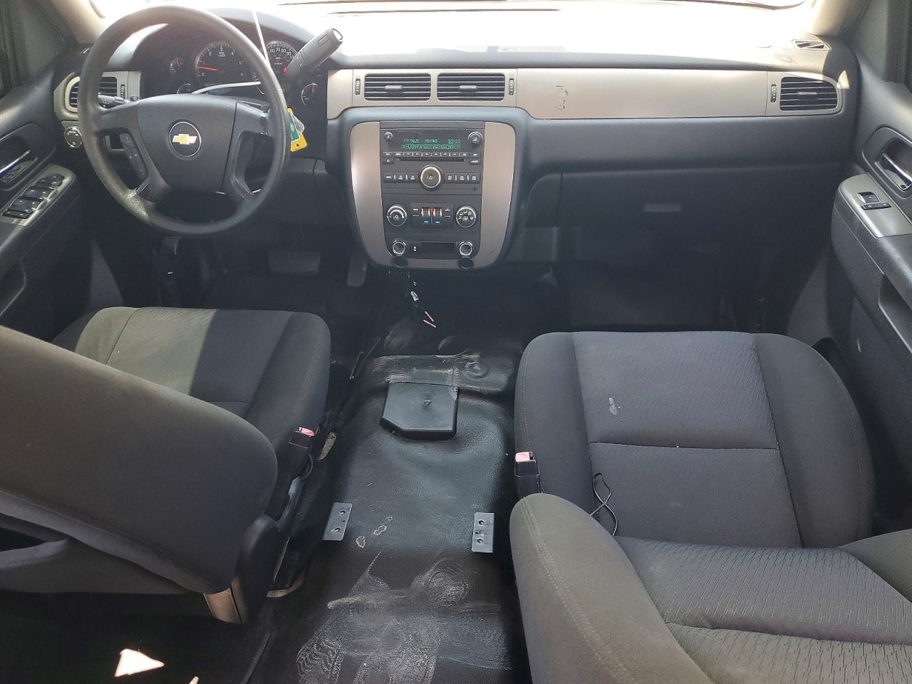 2013 Chevrolet Tahoe White vin: 1GNLC2E02DR213503