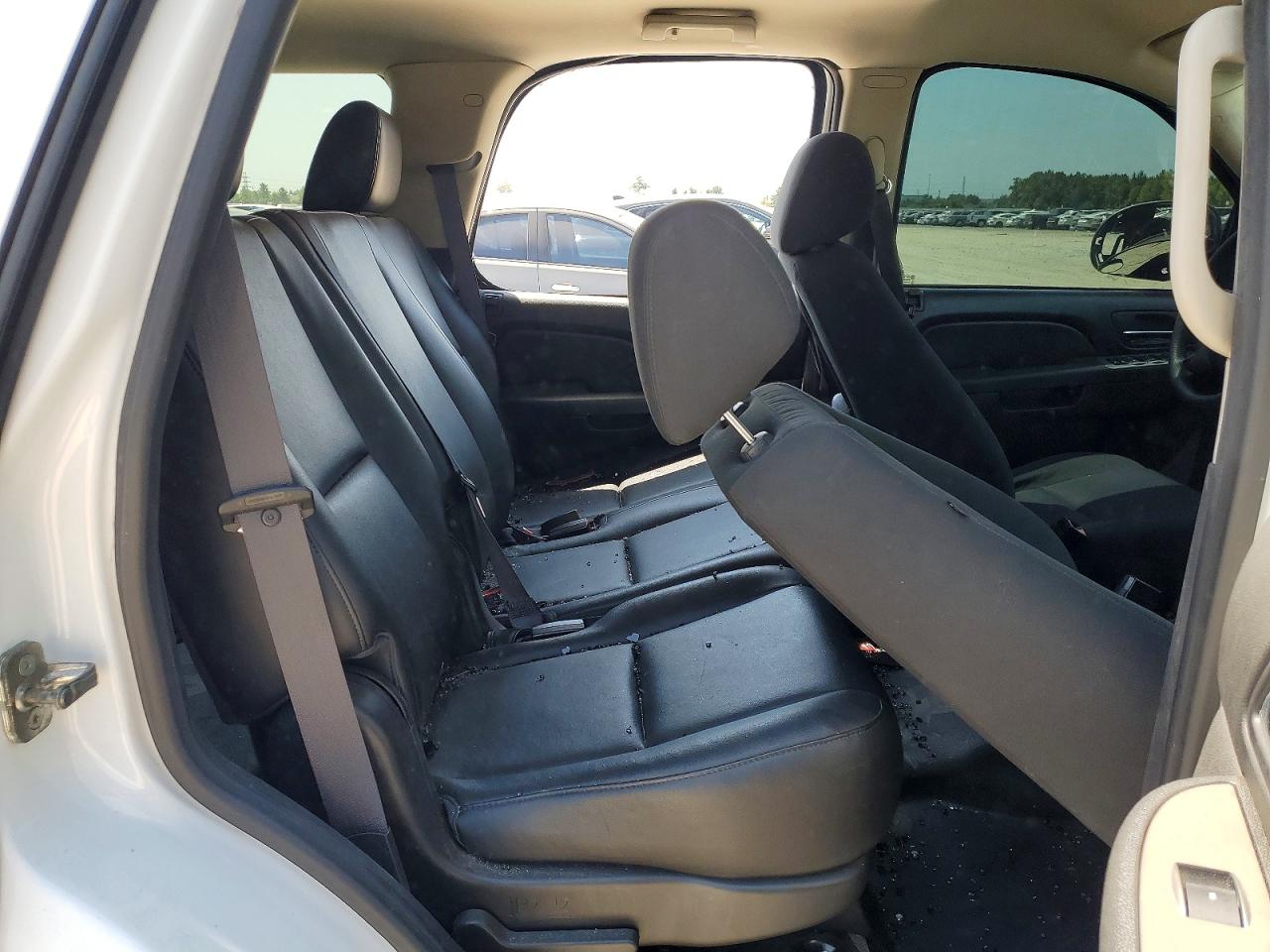 2013 Chevrolet Tahoe White vin: 1GNLC2E02DR213503