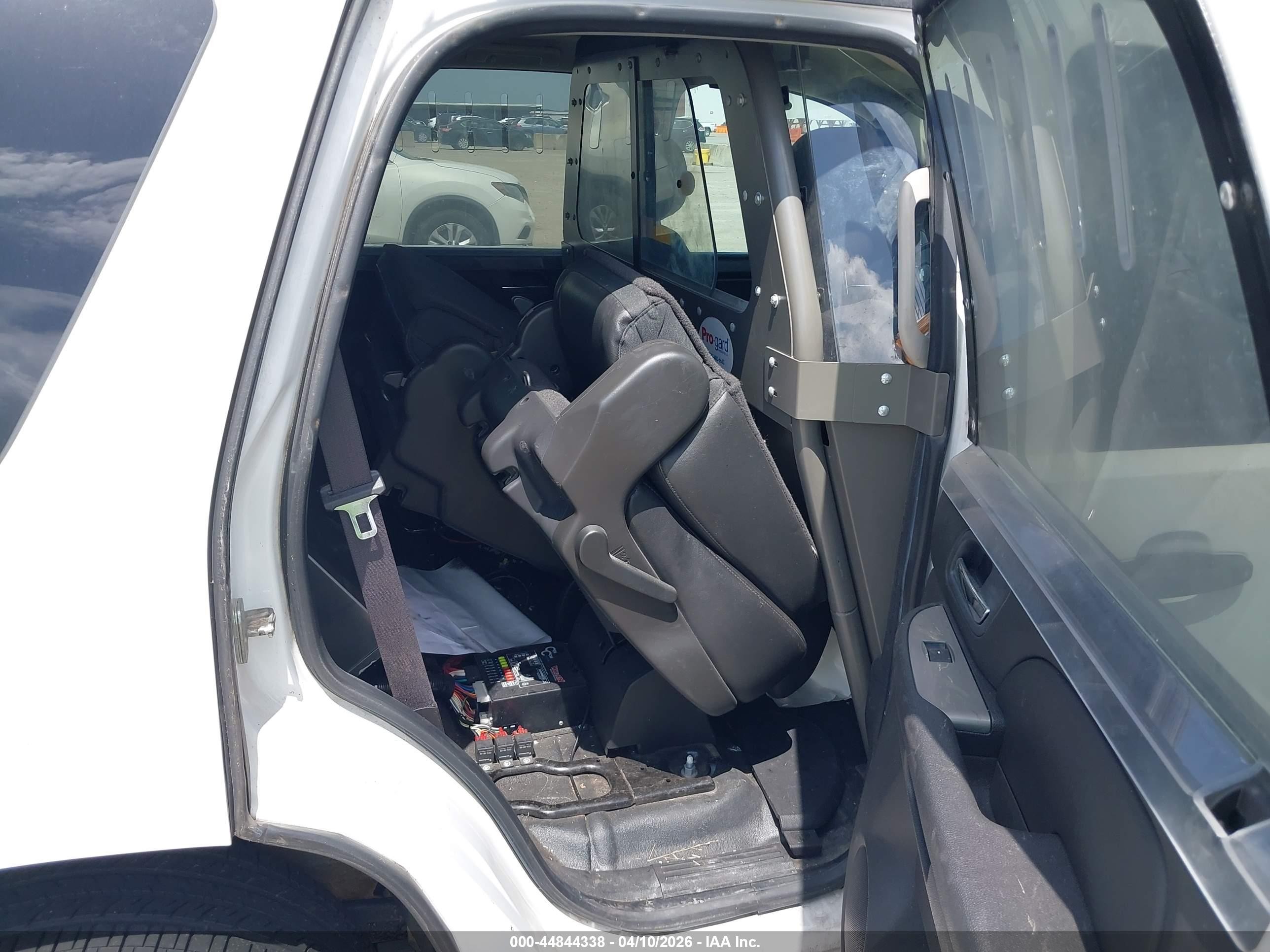 2013 Chevrolet Tahoe Commercial Fleet White vin: 1GNLC2E04DR161257