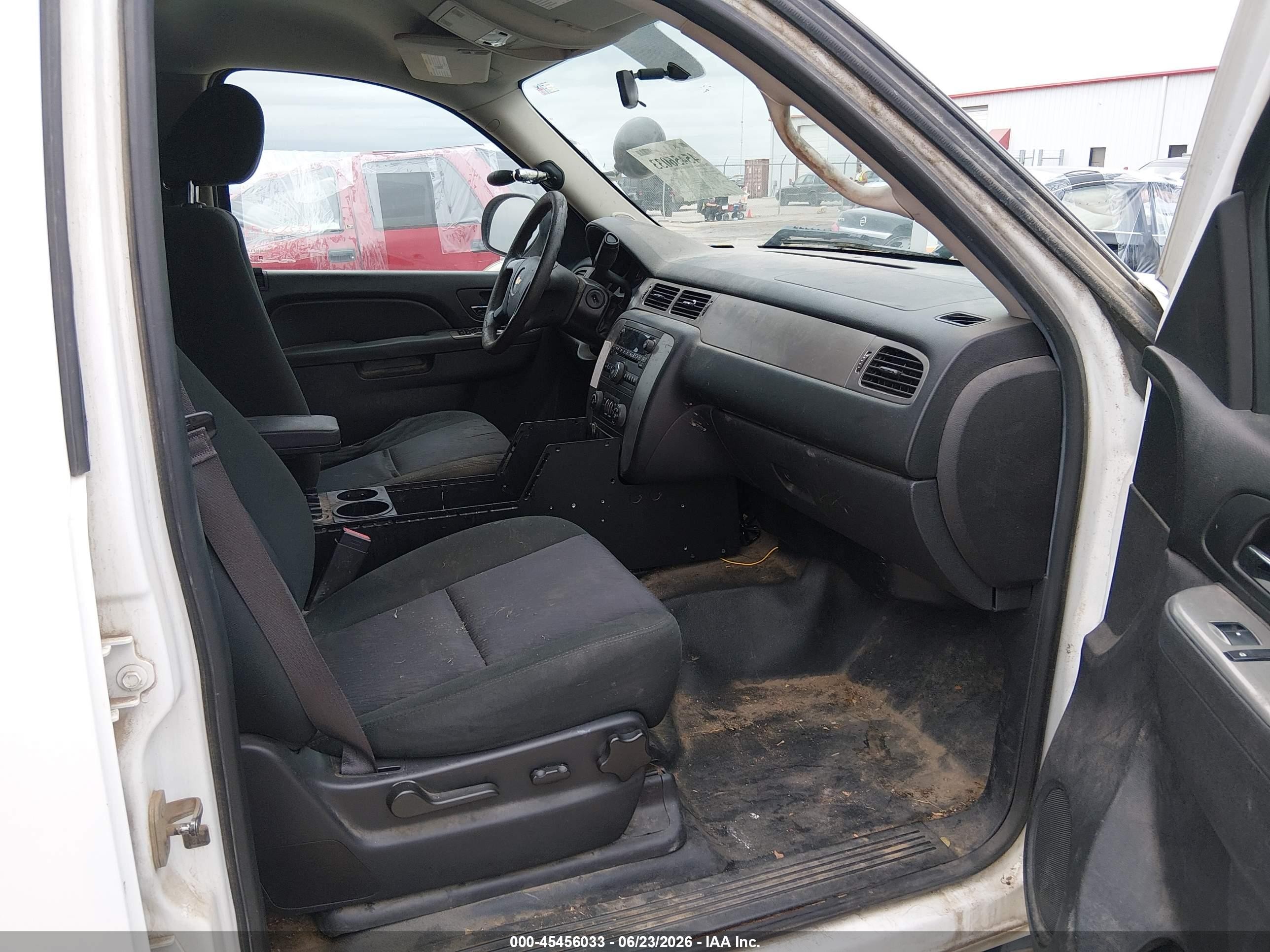 2014 Chevrolet Tahoe Commercial White vin: 1GNLC2E07ER150609
