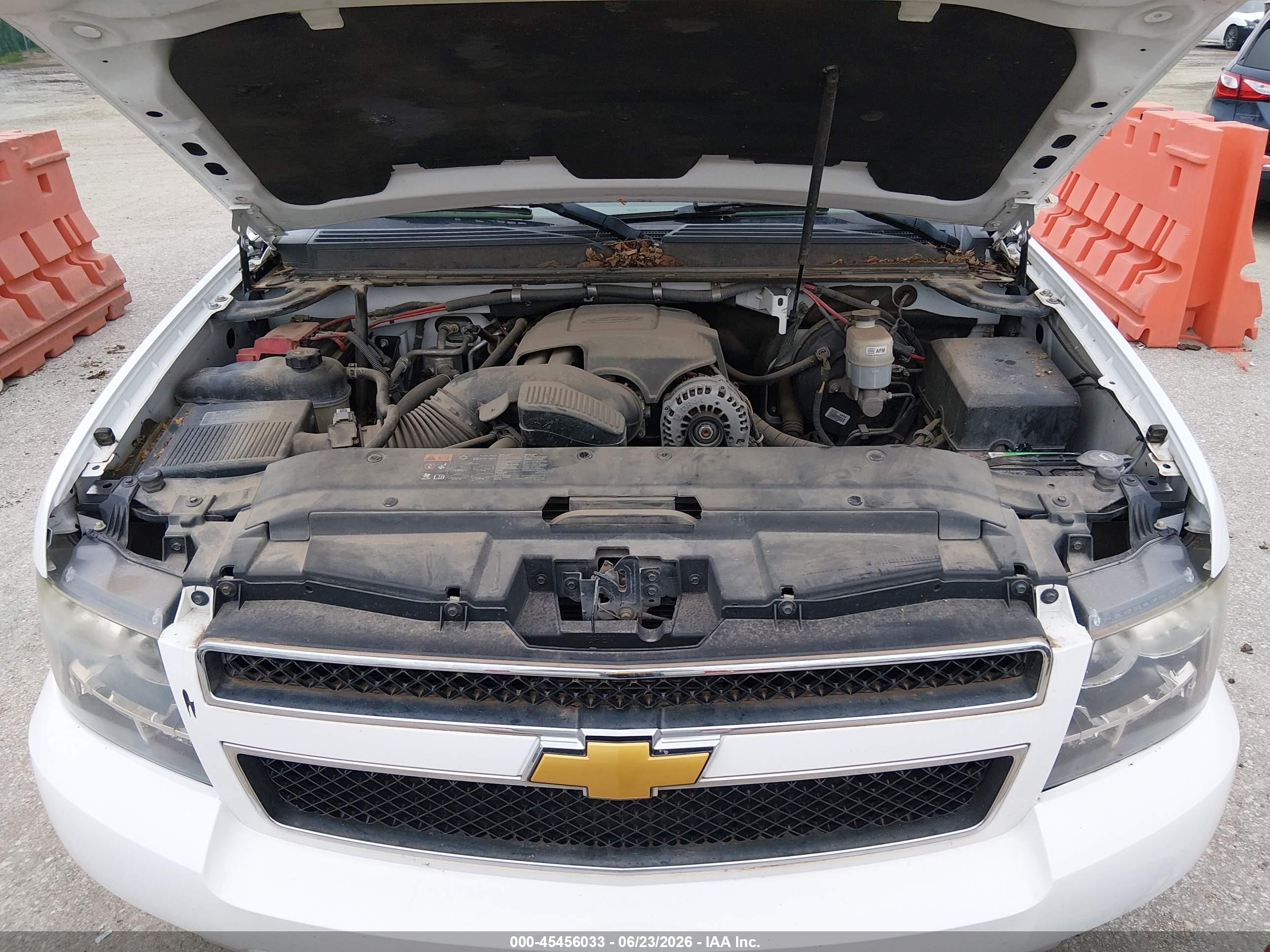 2014 Chevrolet Tahoe Commercial White vin: 1GNLC2E07ER150609
