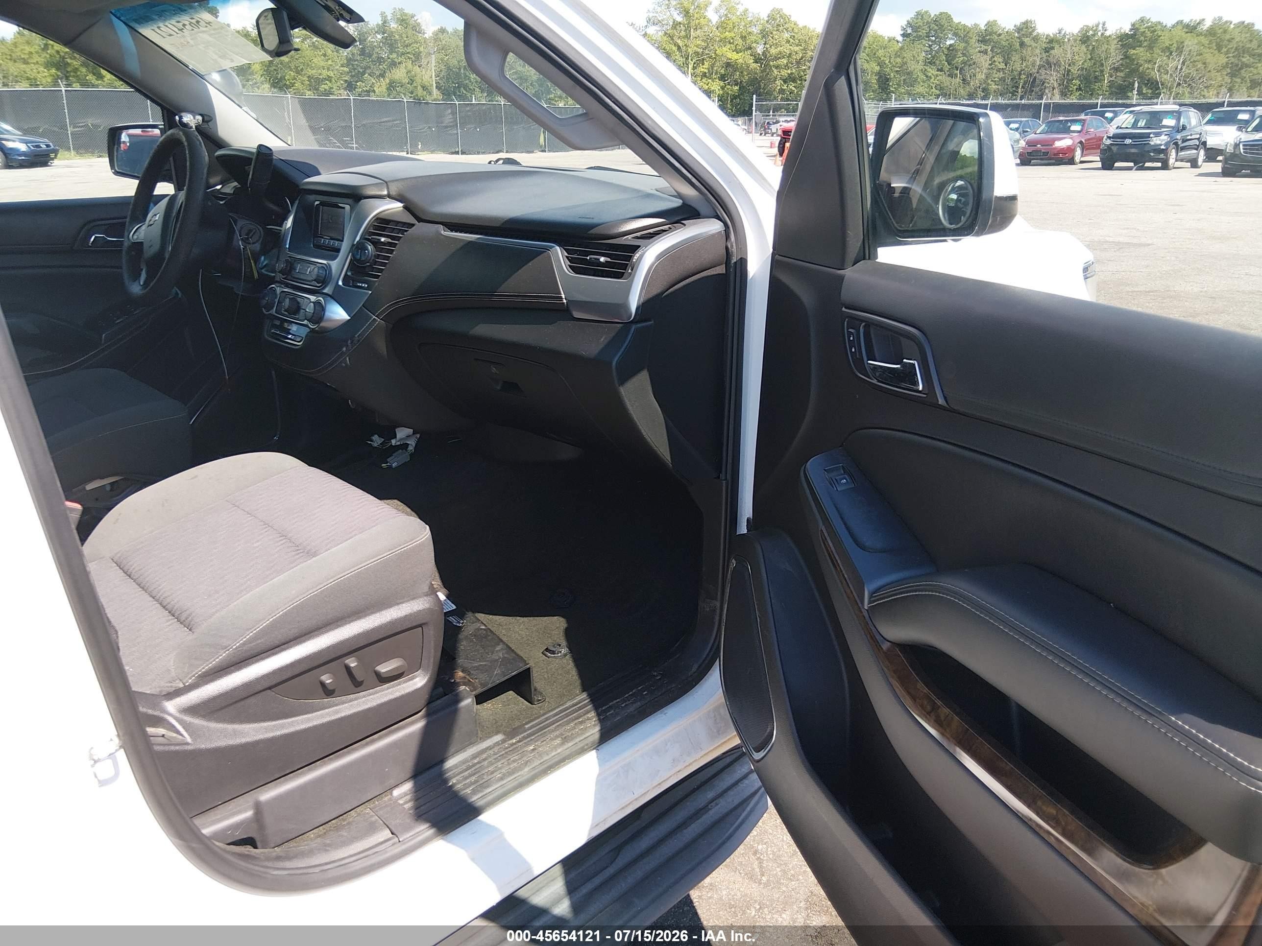 2015 Chevrolet Tahoe Commercial White vin: 1GNLC2EC9FR717222