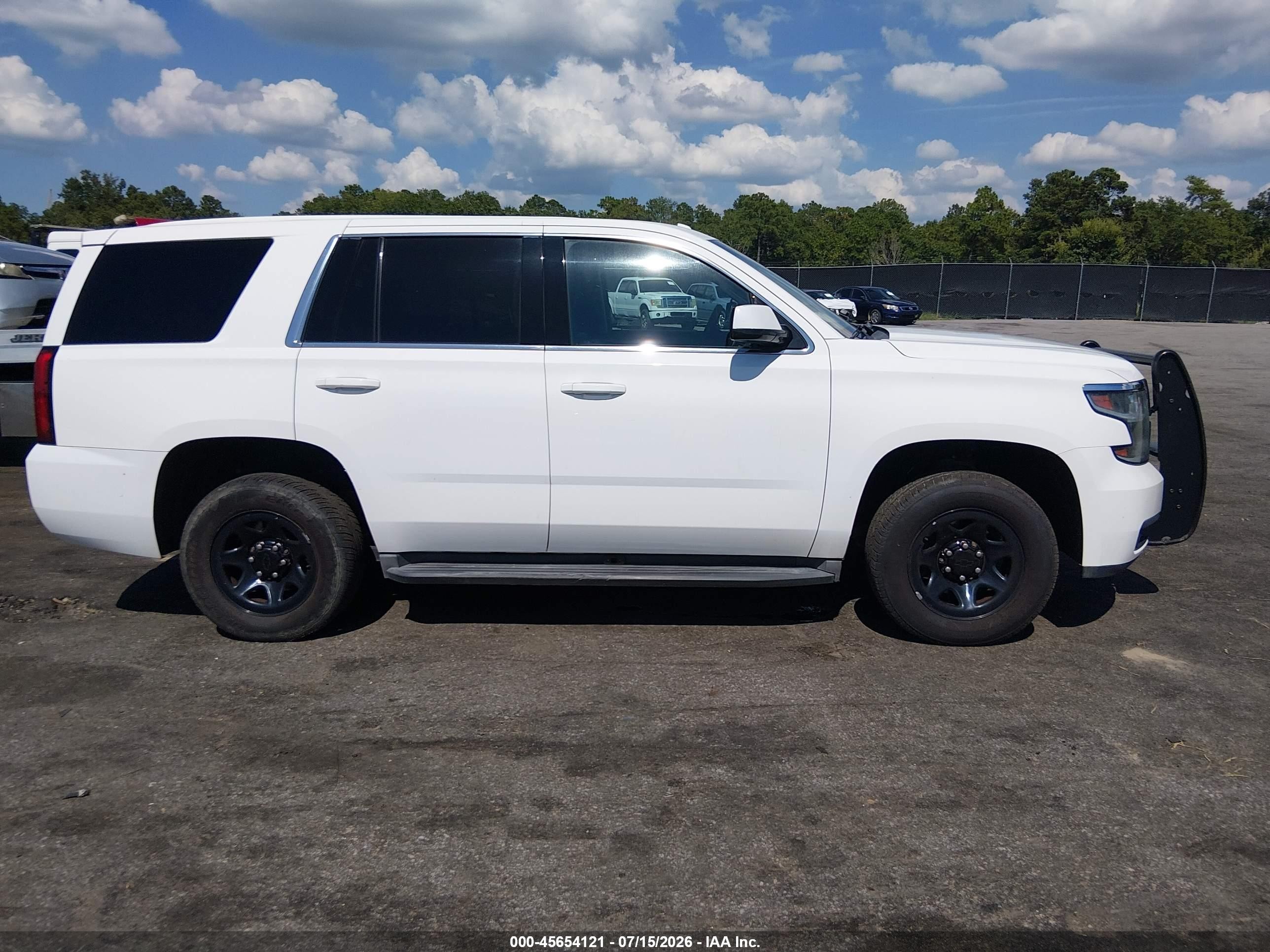 2015 Chevrolet Tahoe Commercial White vin: 1GNLC2EC9FR717222