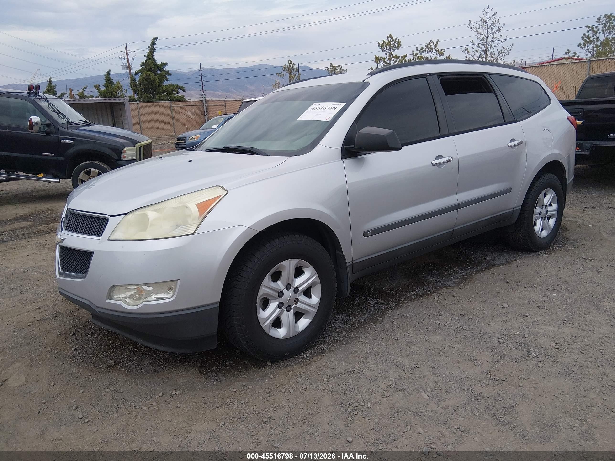 2010 Chevrolet Traverse Ls Silver vin: 1GNLREED5AS111605