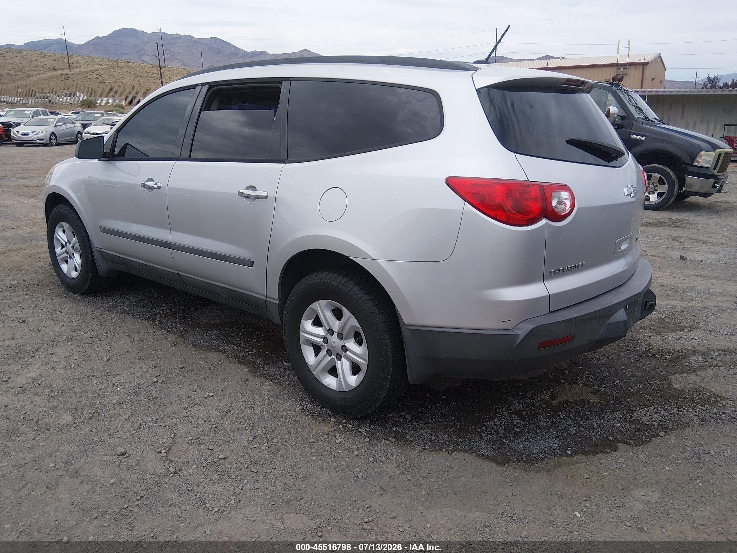 2010 Chevrolet Traverse Ls Silver vin: 1GNLREED5AS111605
