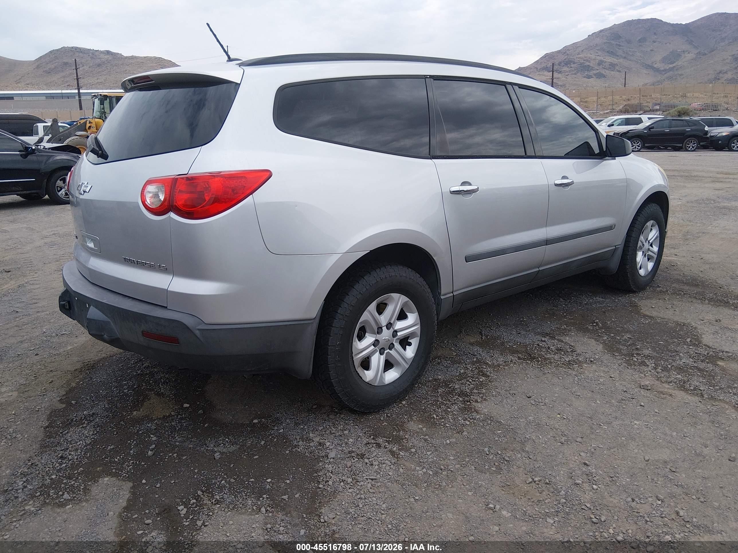 2010 Chevrolet Traverse Ls Silver vin: 1GNLREED5AS111605