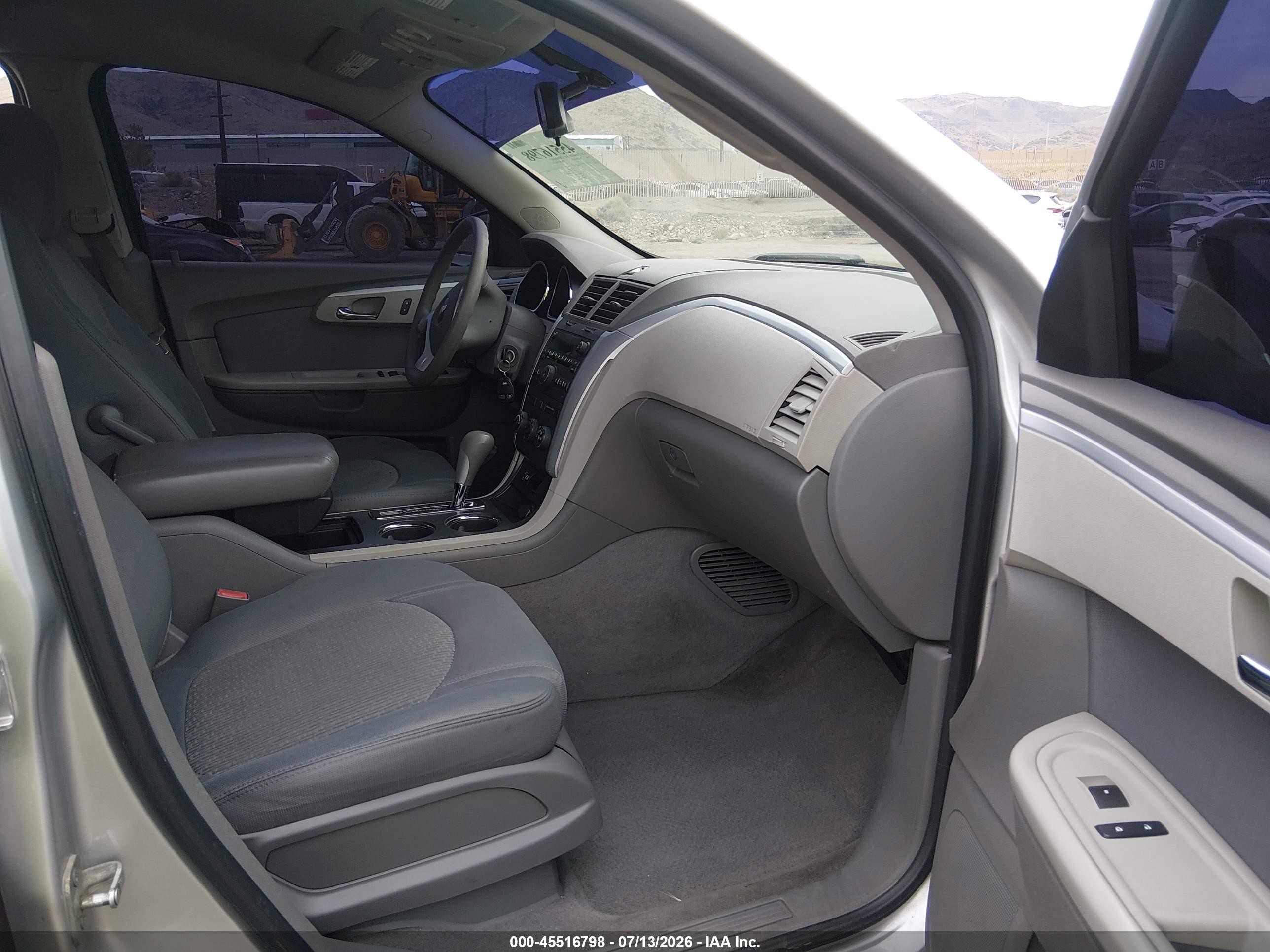 2010 Chevrolet Traverse Ls Silver vin: 1GNLREED5AS111605