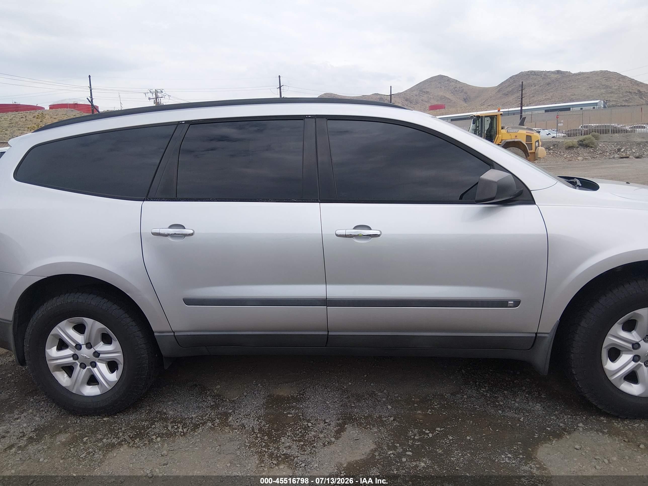 2010 Chevrolet Traverse Ls Silver vin: 1GNLREED5AS111605