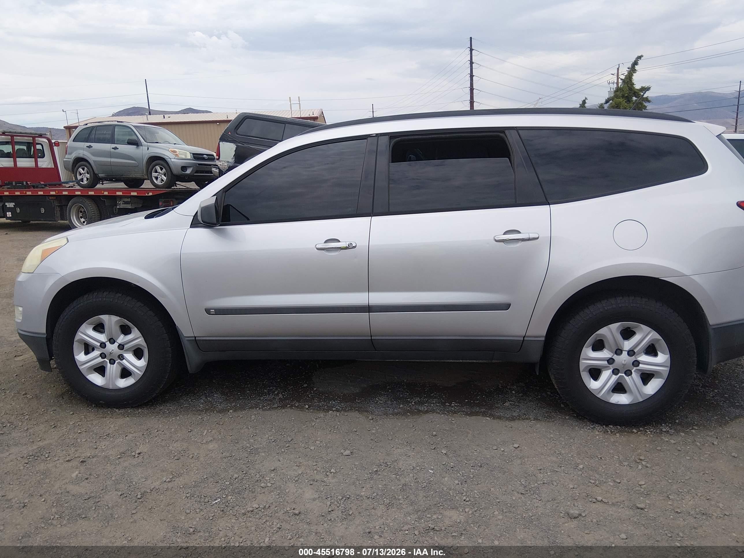 2010 Chevrolet Traverse Ls Silver vin: 1GNLREED5AS111605