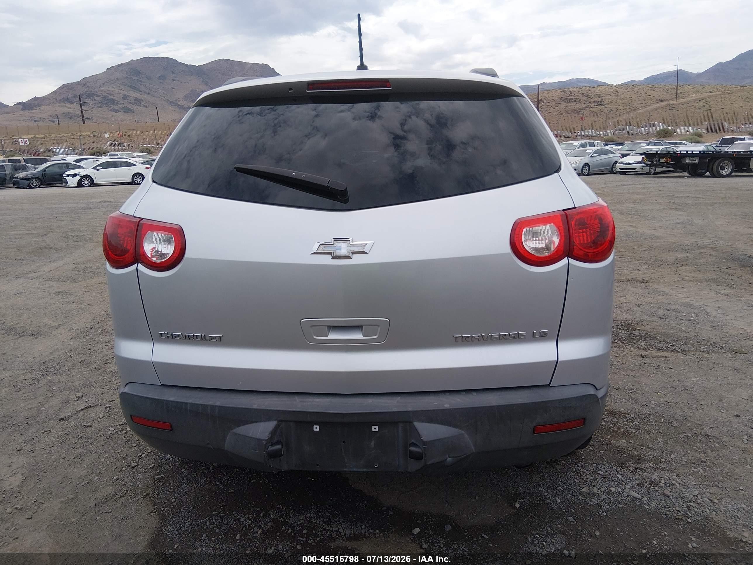 2010 Chevrolet Traverse Ls Silver vin: 1GNLREED5AS111605