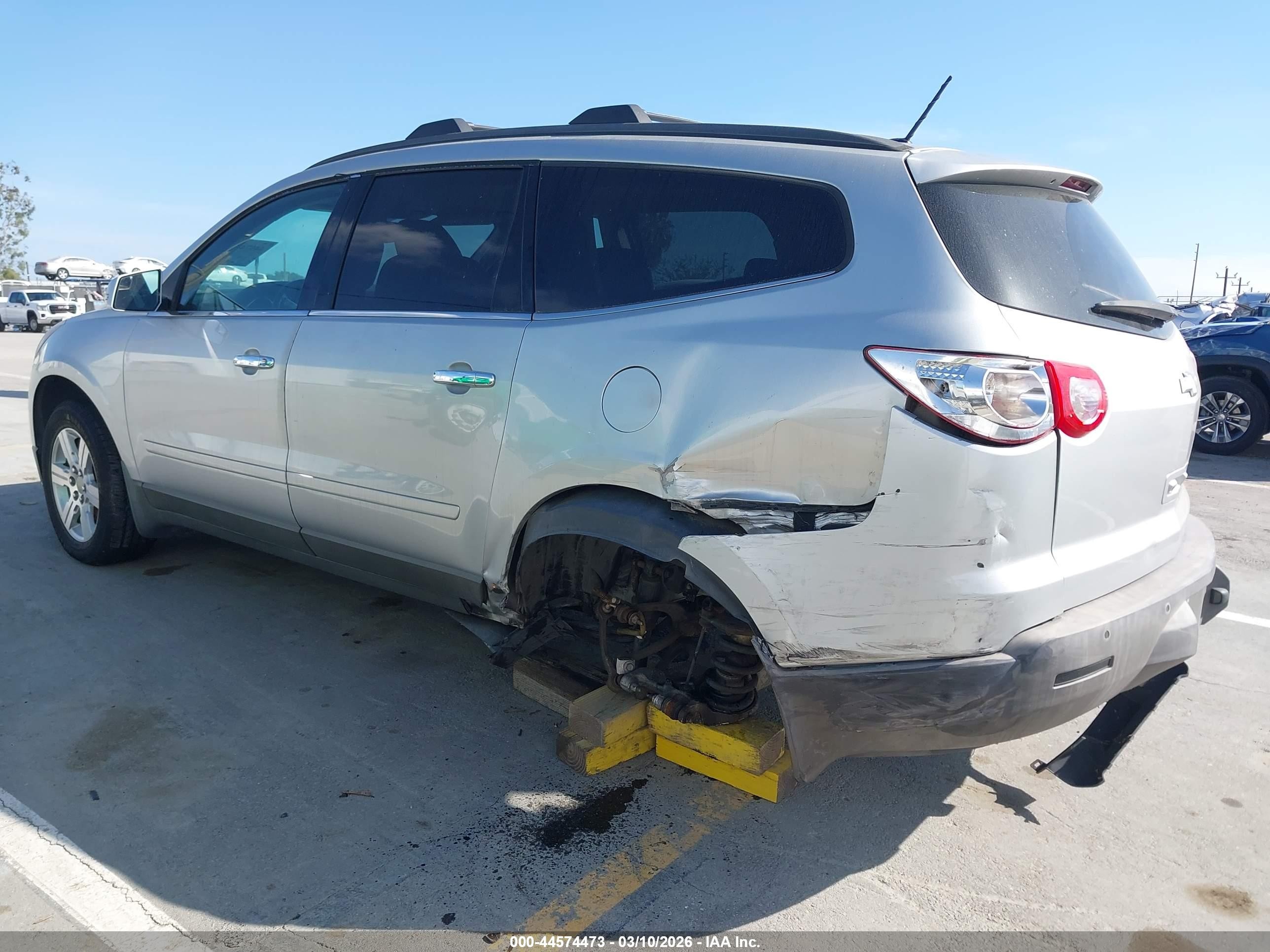 2010 Chevrolet Traverse Lt Silver vin: 1GNLRFED3AJ264415
