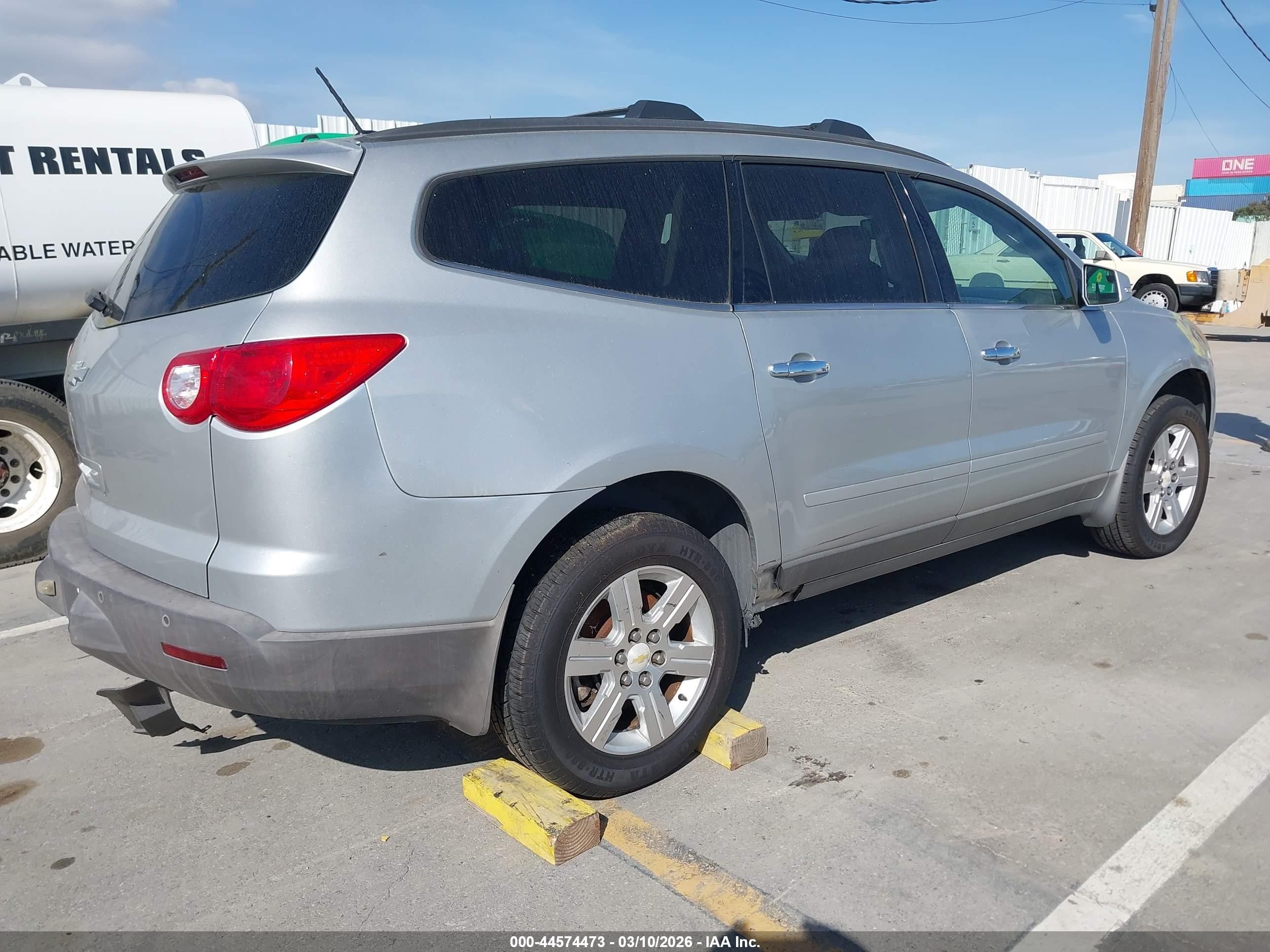 2010 Chevrolet Traverse Lt Silver vin: 1GNLRFED3AJ264415