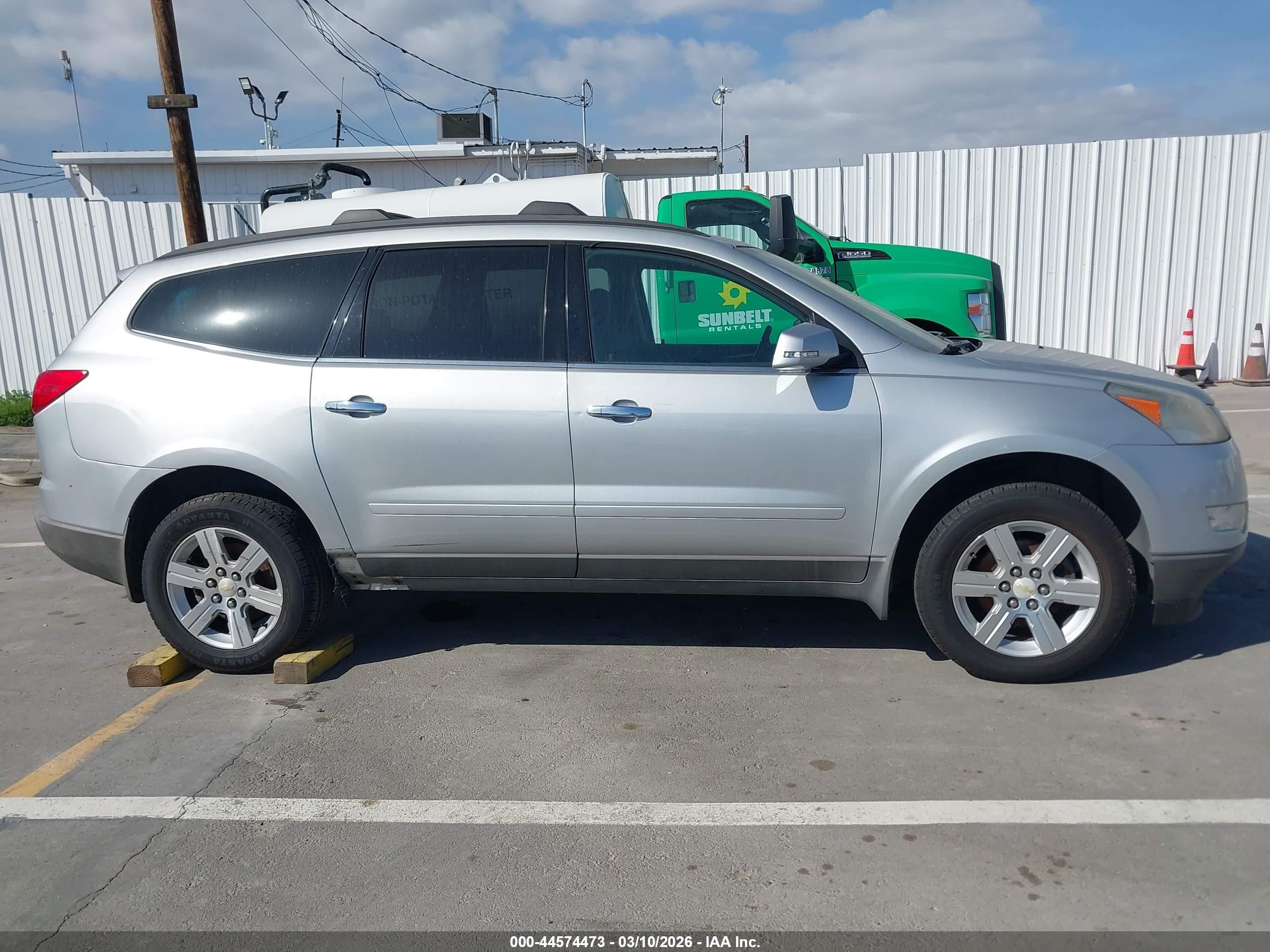 2010 Chevrolet Traverse Lt Silver vin: 1GNLRFED3AJ264415