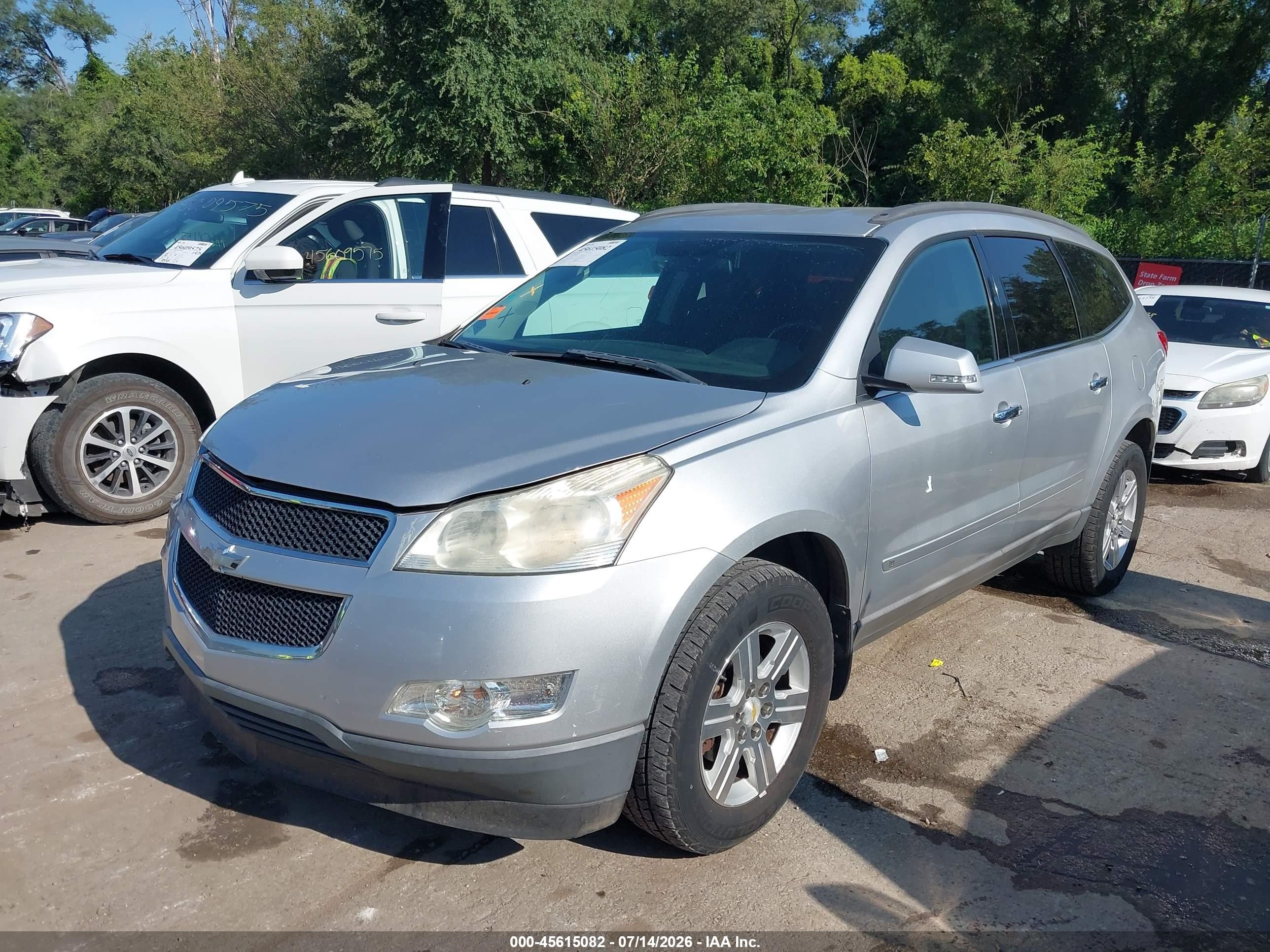 2010 Chevrolet Traverse Lt Silver vin: 1GNLRFED3AS110197